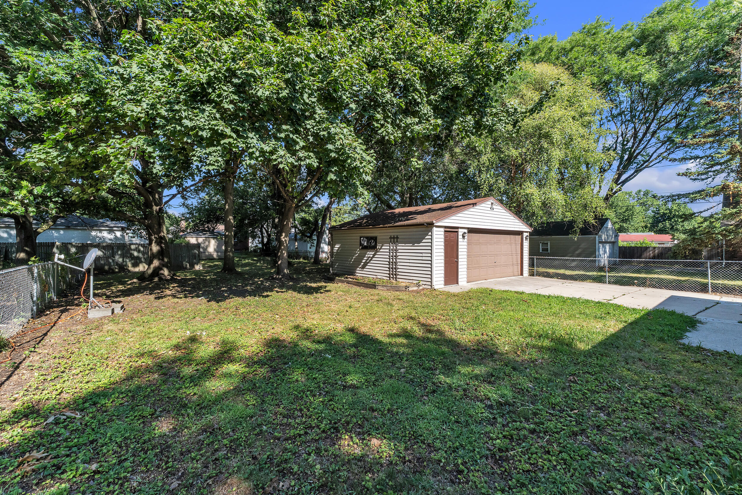 24533 Grove Avenue Property Photo 27