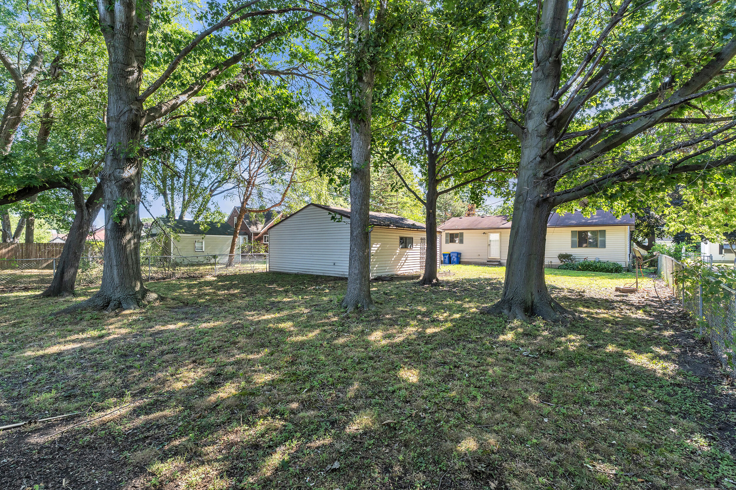 24533 Grove Avenue Property Photo 28