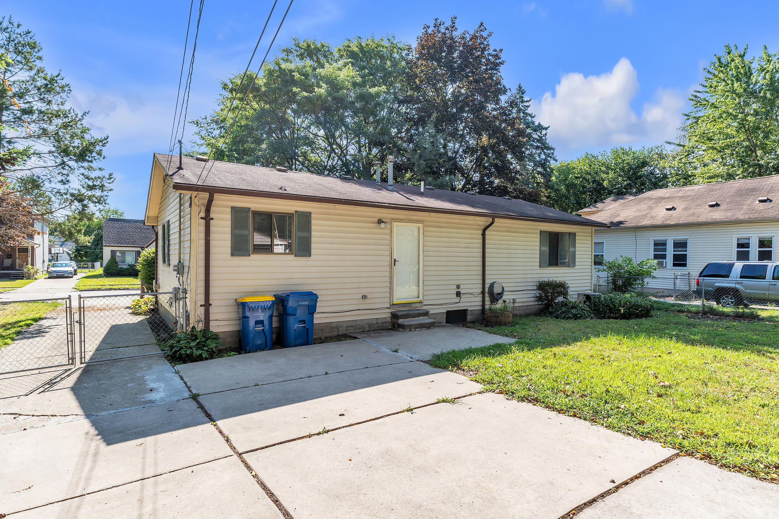 24533 Grove Avenue Property Photo 29