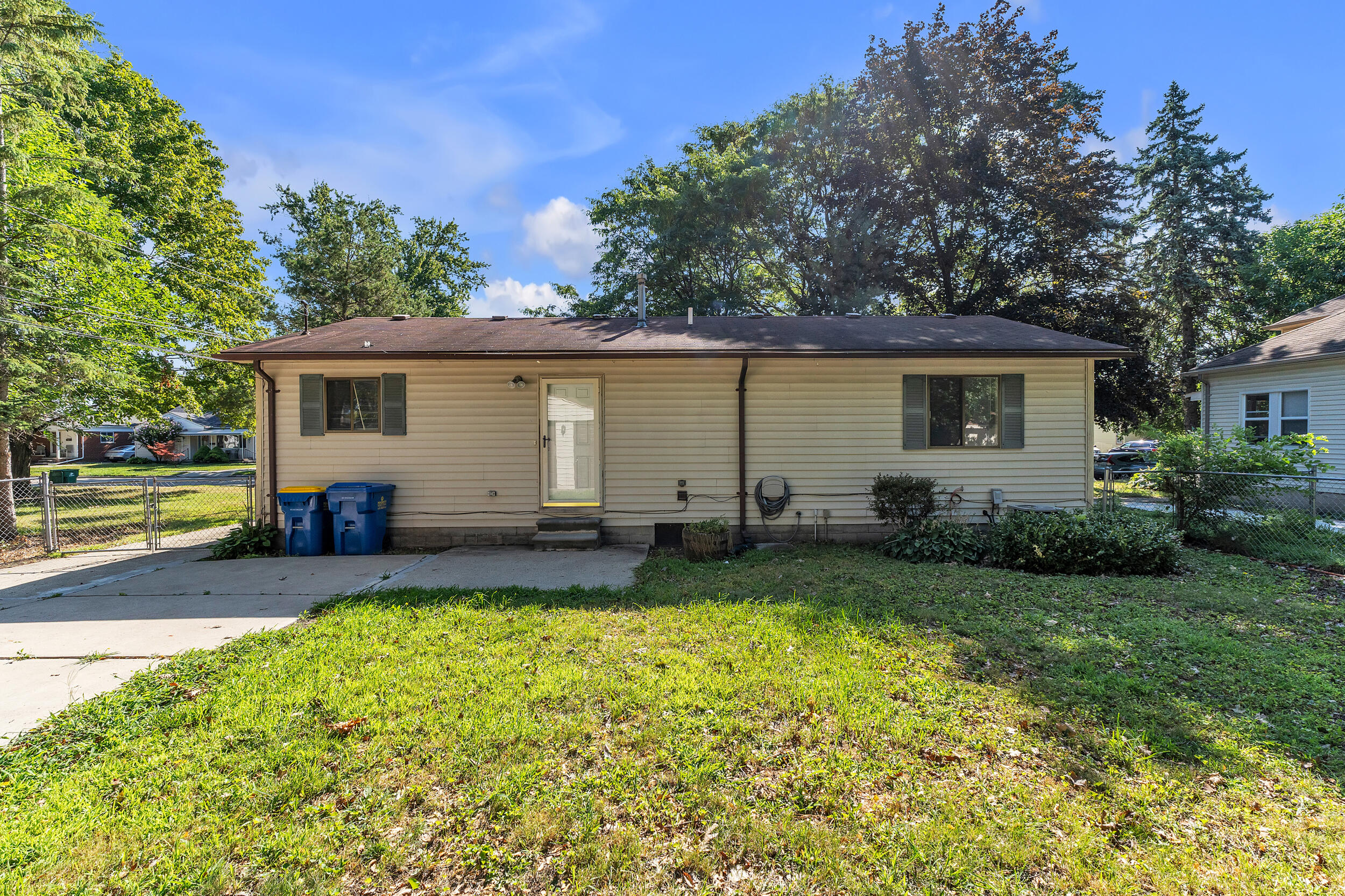 24533 Grove Avenue Property Photo 30