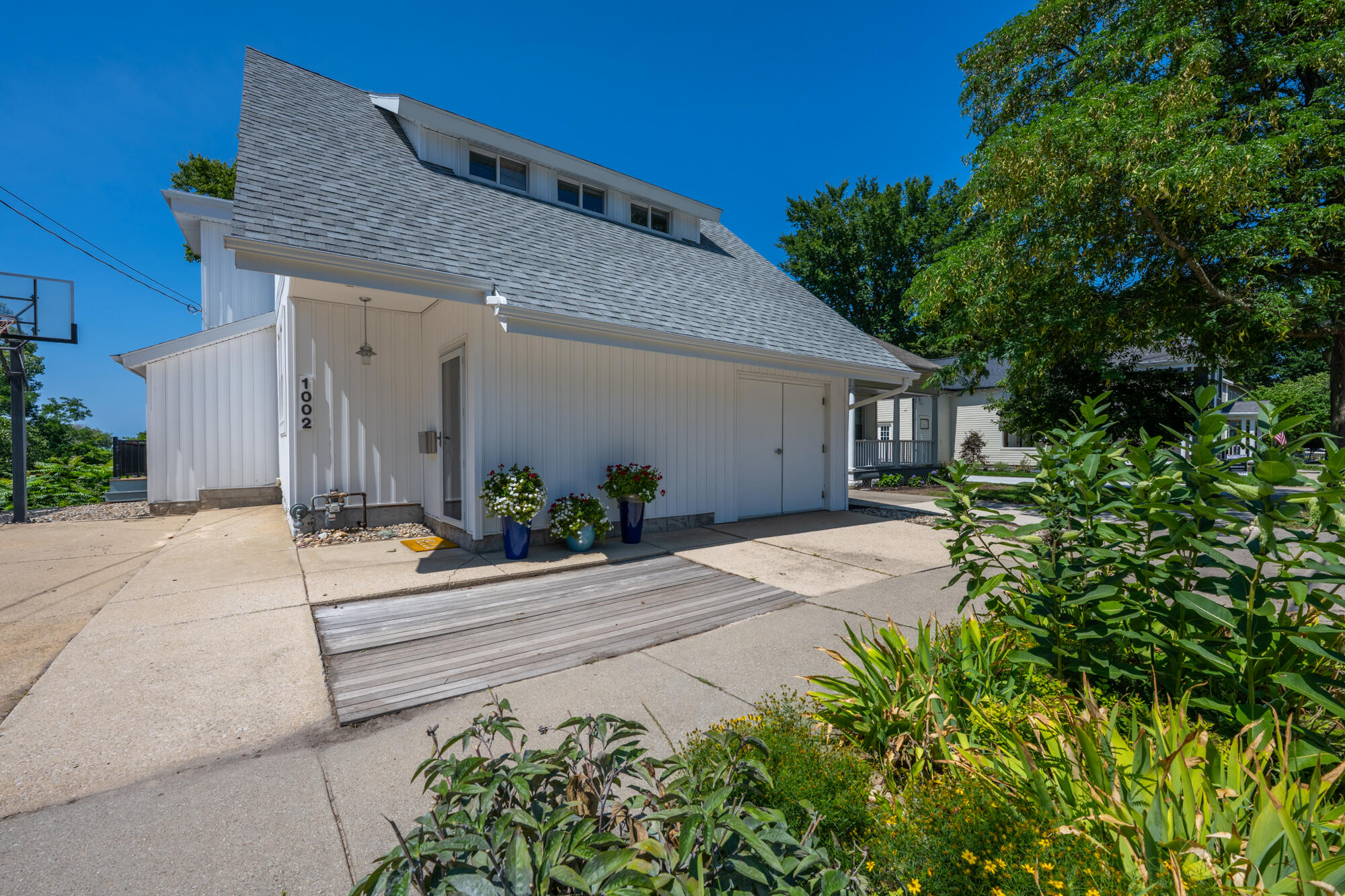 1002 Lake Boulevard