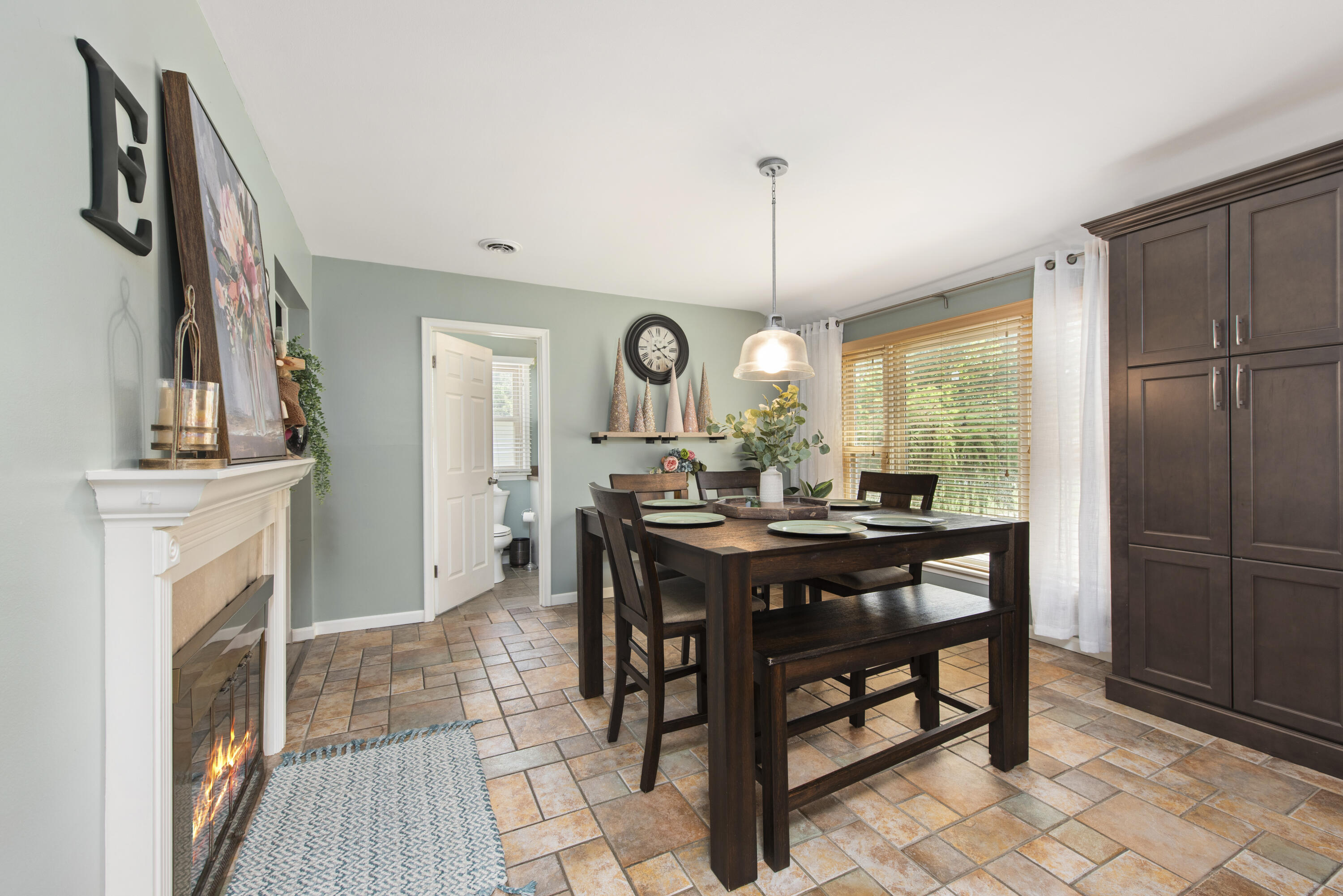 899 Fox Run Property Photo 8