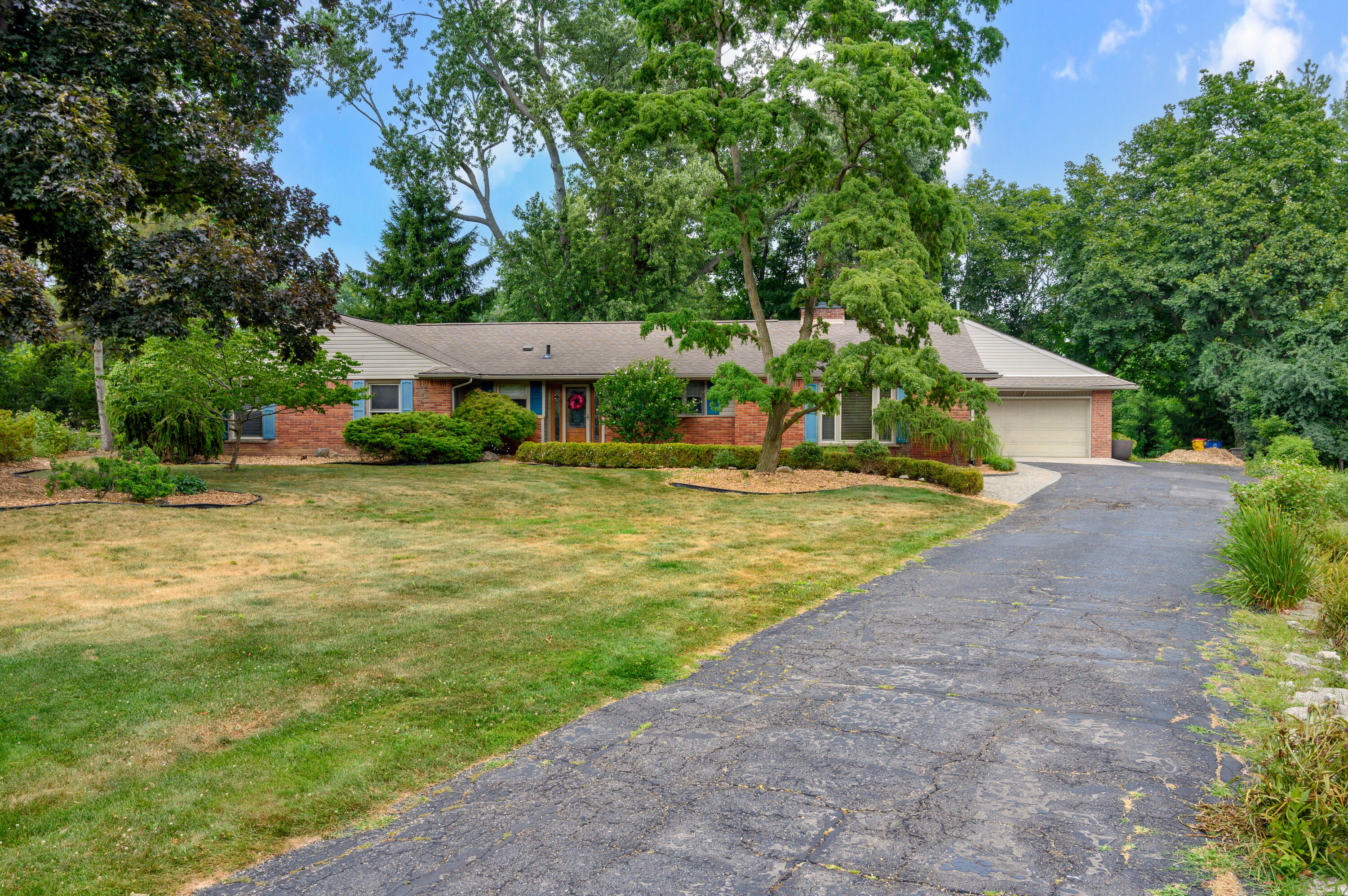 899 Fox Run Property Photo 32