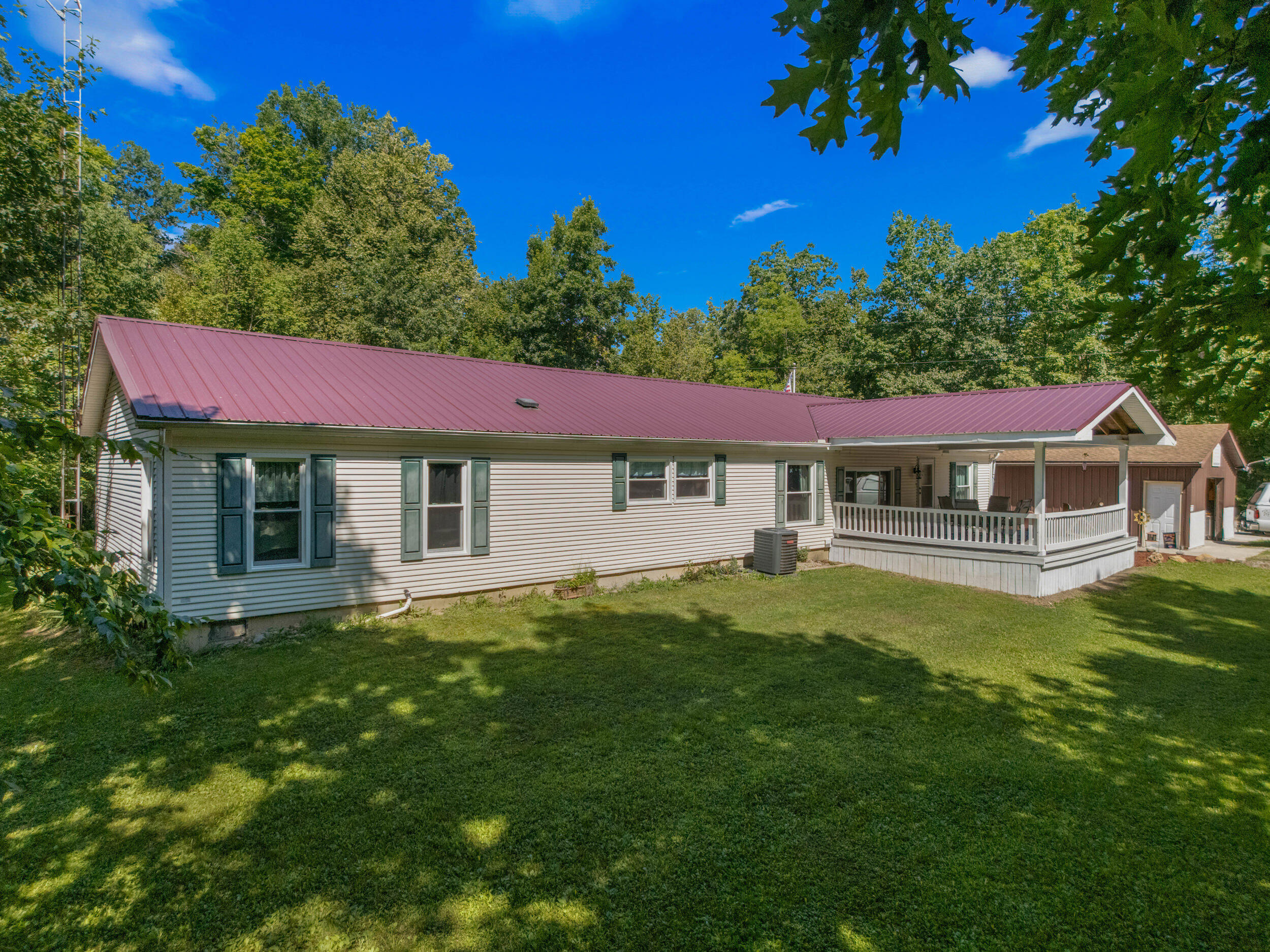 4561 Oak Glen Drive Property Photo 2