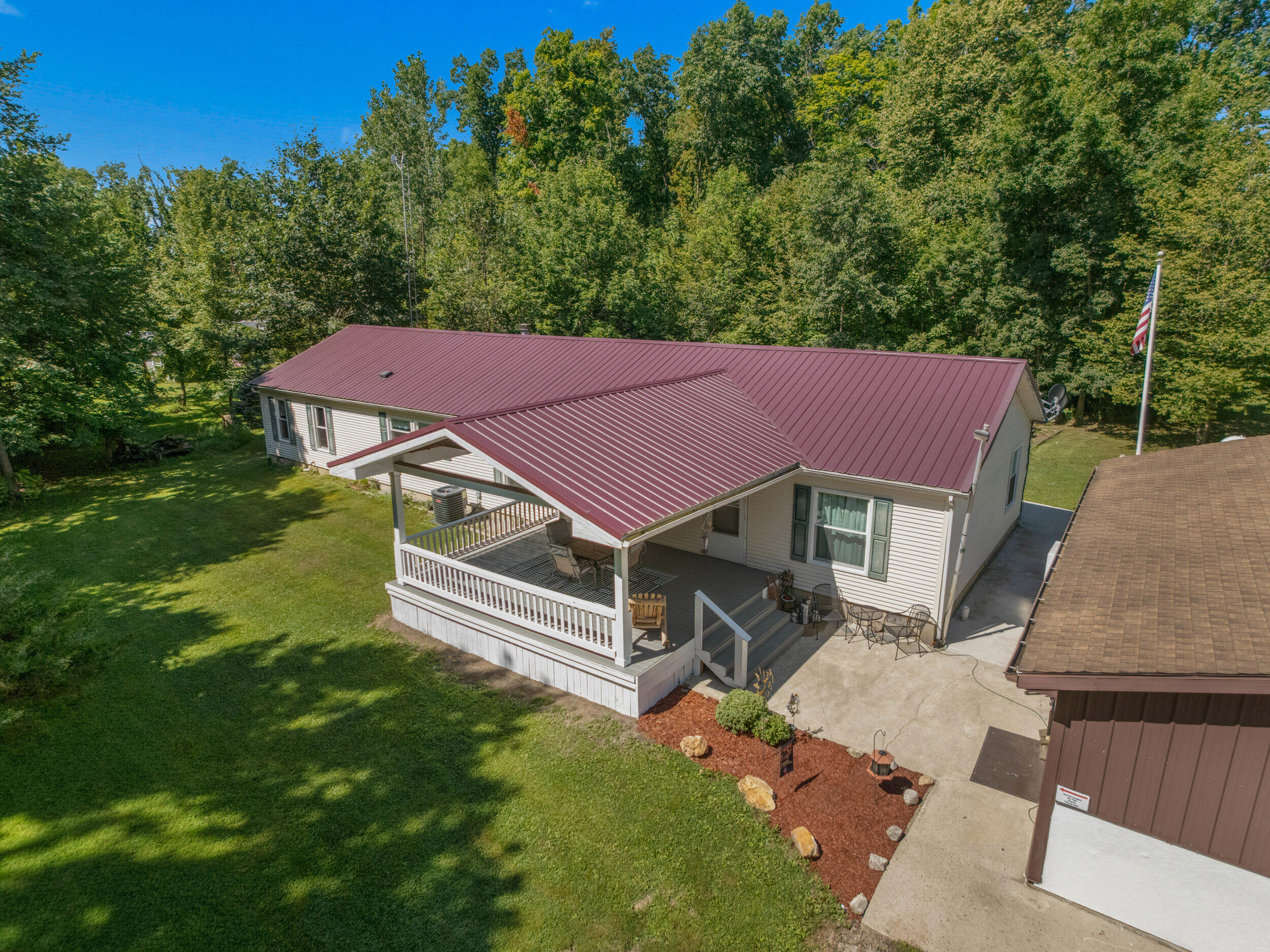 4561 Oak Glen Drive Property Photo 3