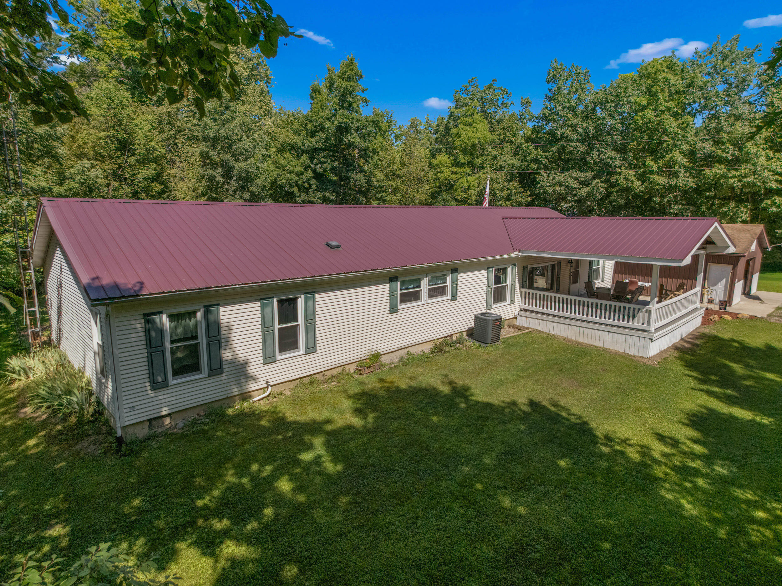4561 Oak Glen Drive Property Photo 5
