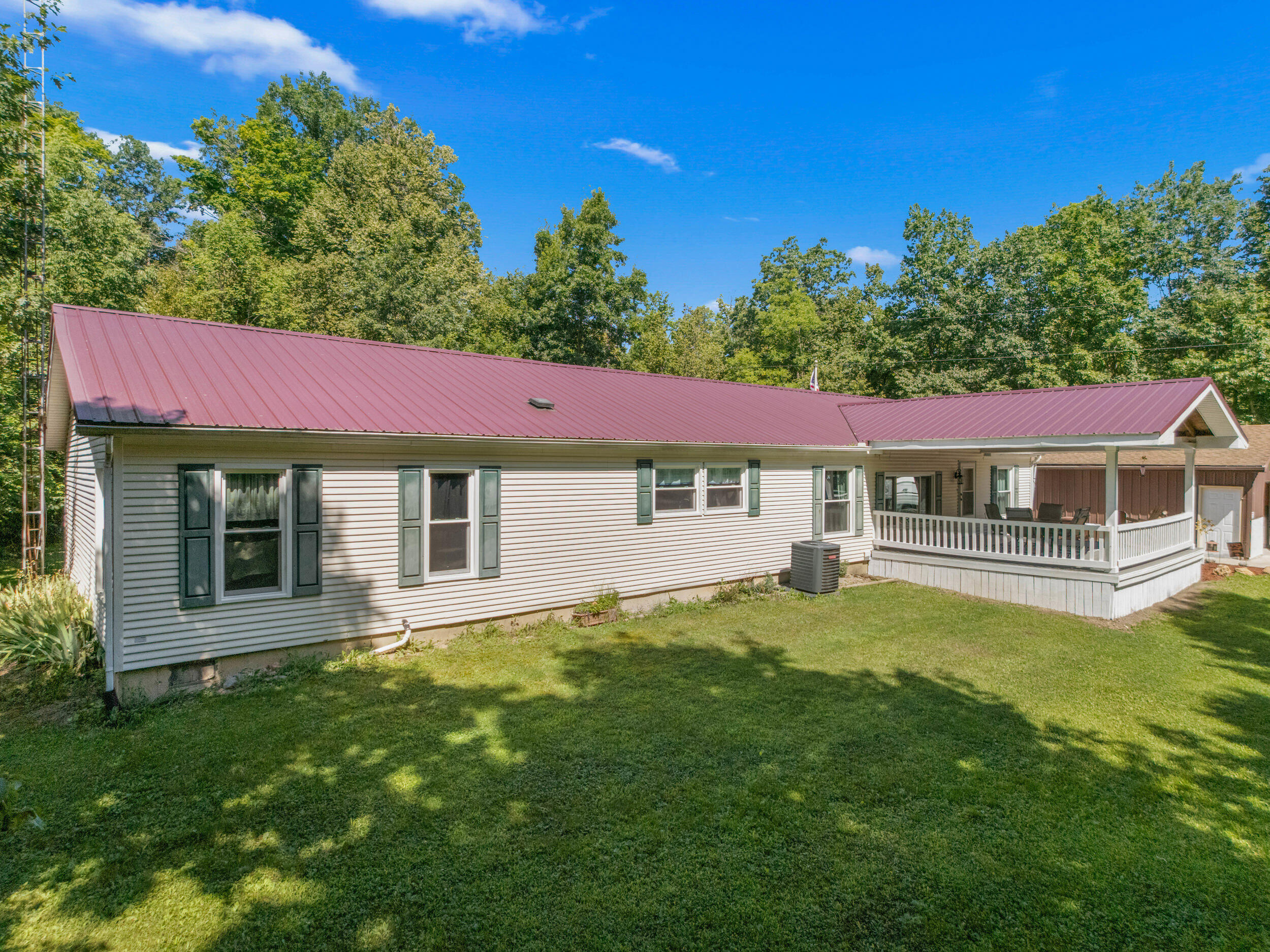 4561 Oak Glen Drive Property Photo 6