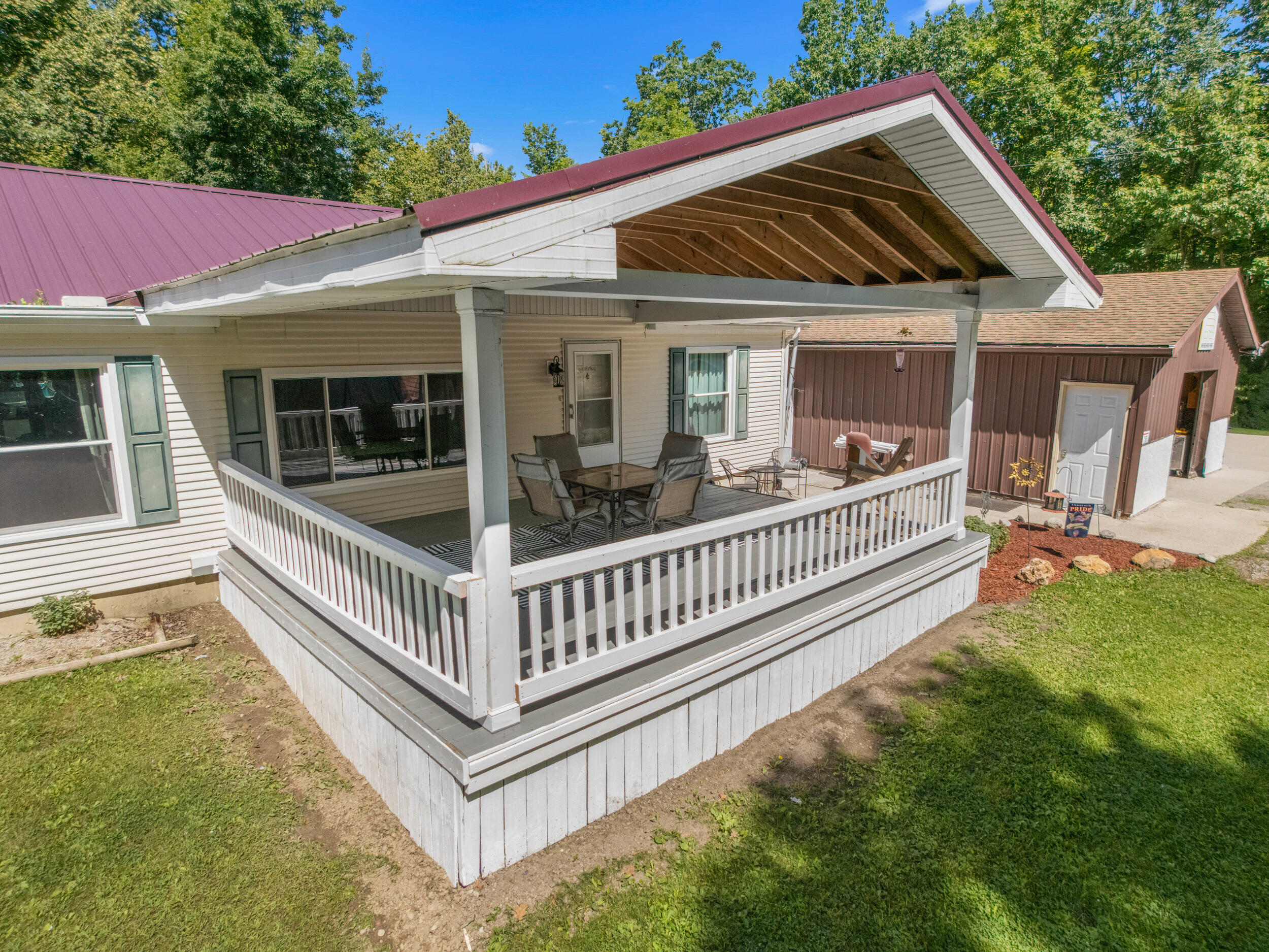 4561 Oak Glen Drive Property Photo 8