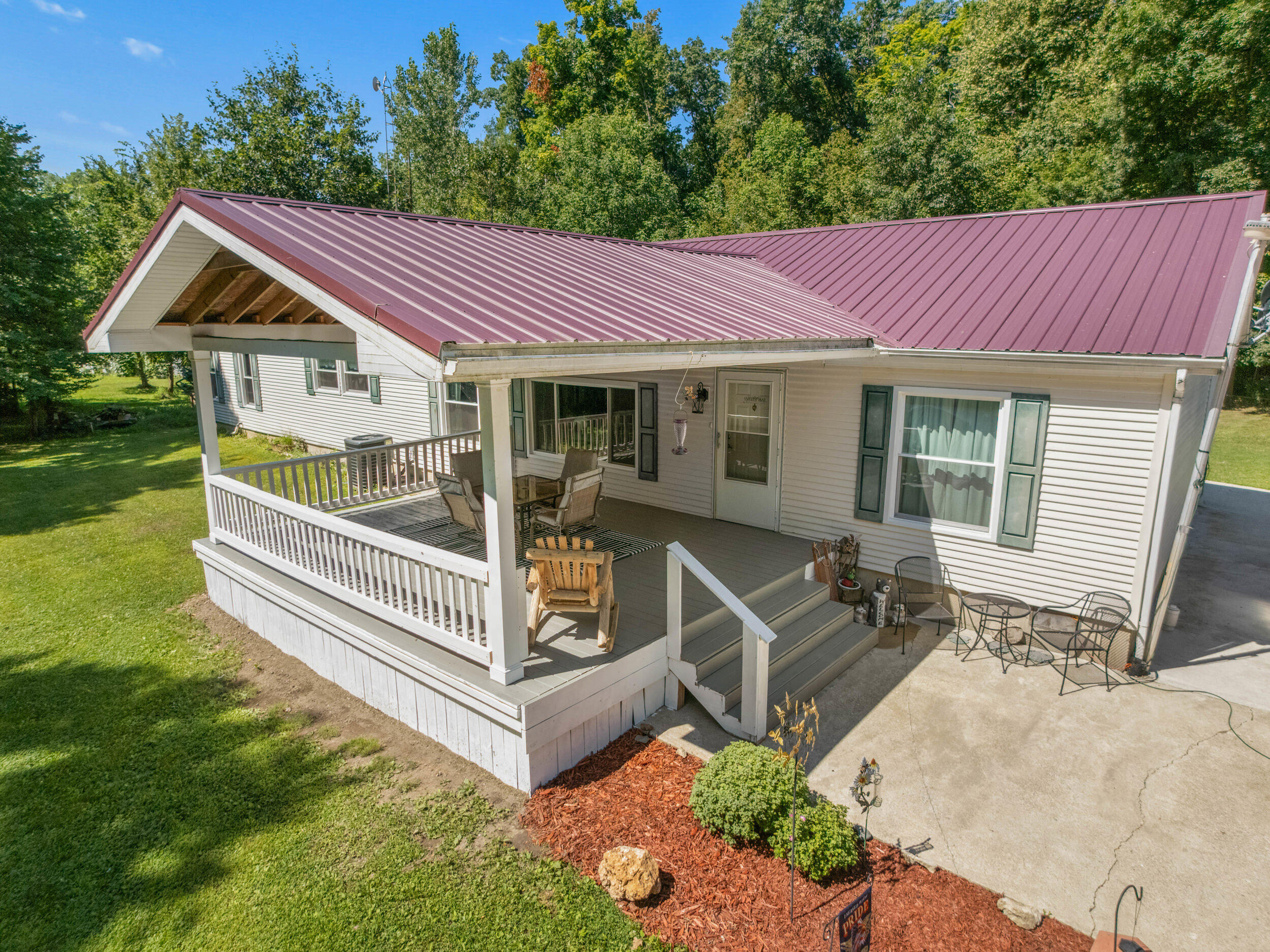 4561 Oak Glen Drive Property Photo 9