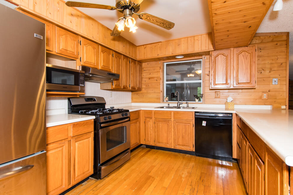 1916 Romence Road Property Photo 6