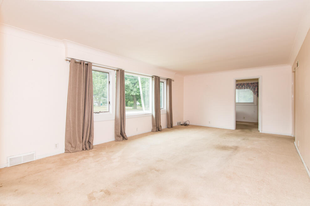 1916 Romence Road Property Photo 18