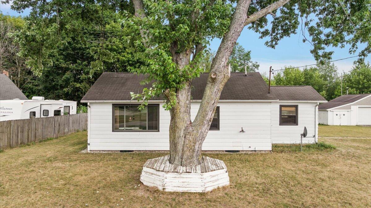 75 4th Street Property Photo 15