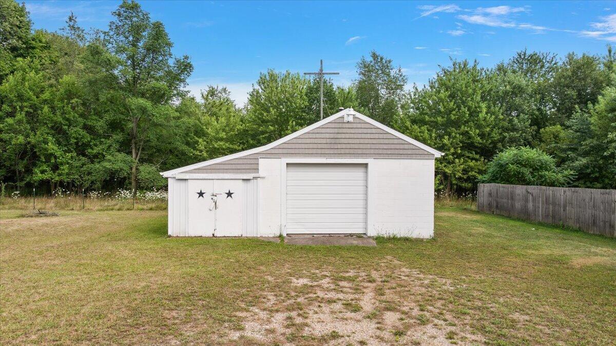 75 4th Street Property Photo 18