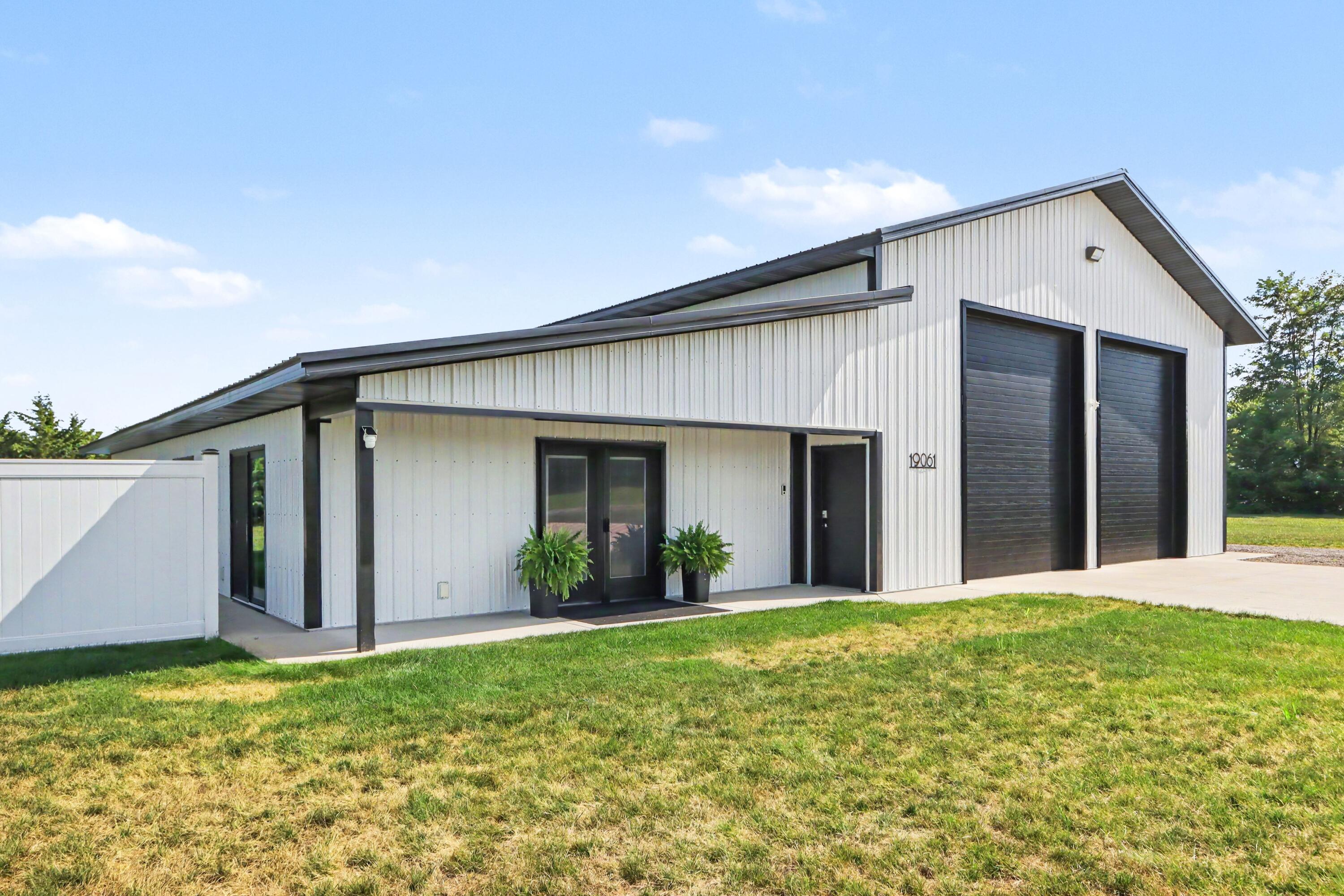 19061 M-60 Property Photo 3