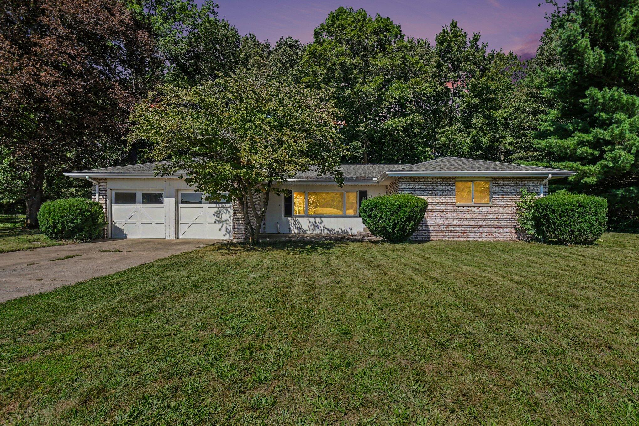 8486 S Hillcrest Drive Property Photo 2