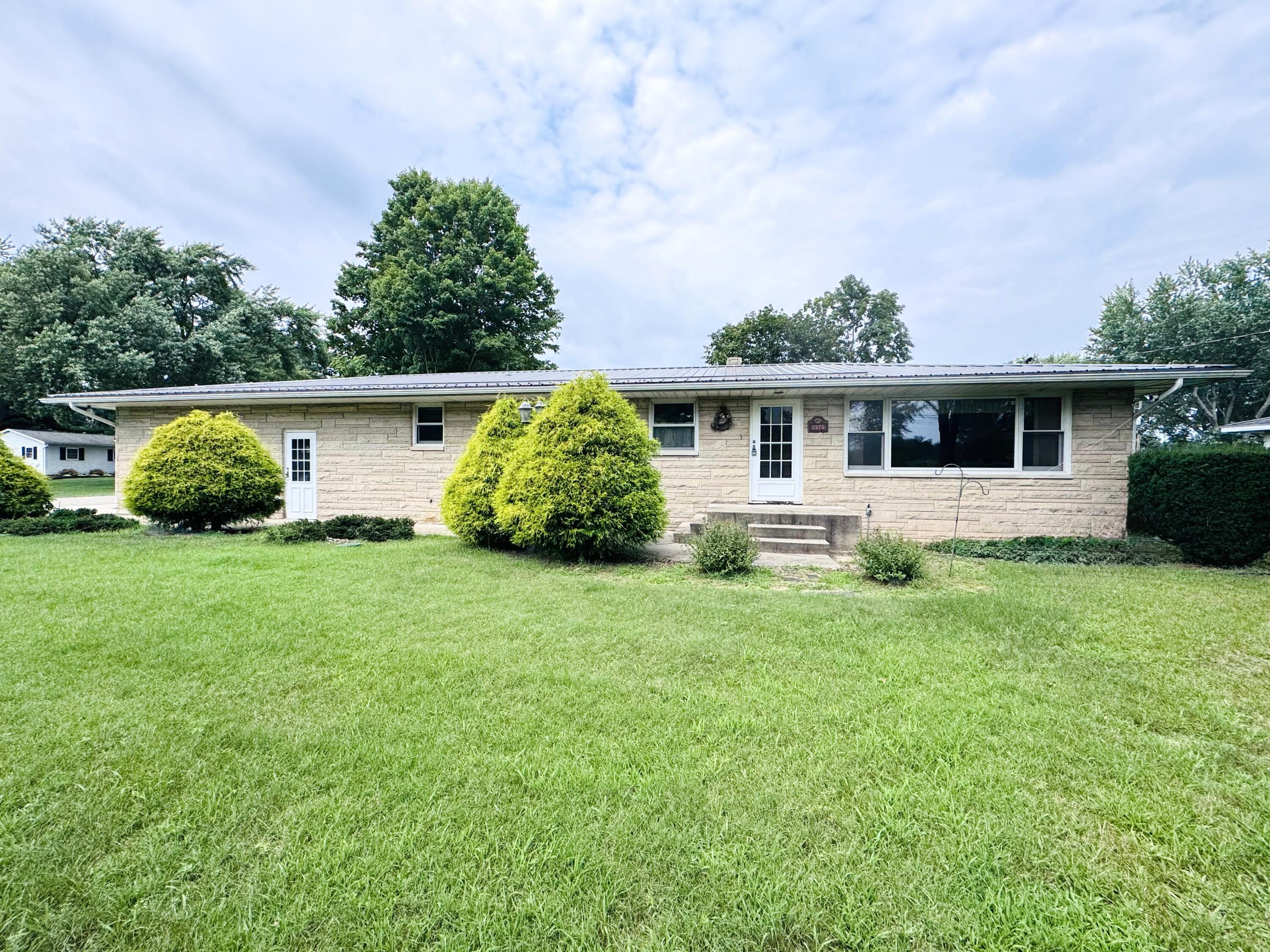 2575 Huntly Road Property Photo 1