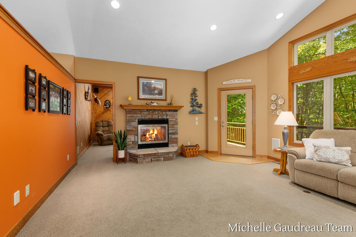 6244 Black Creek Drive Property Photo 9