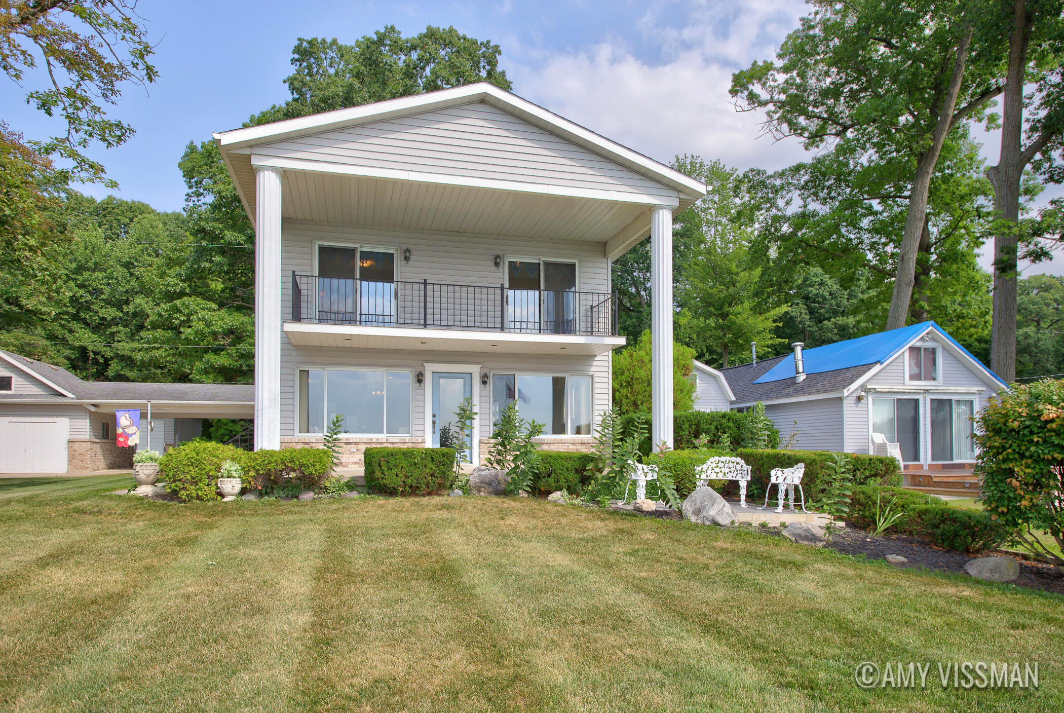 2083 Archwood Drive Property Photo 2