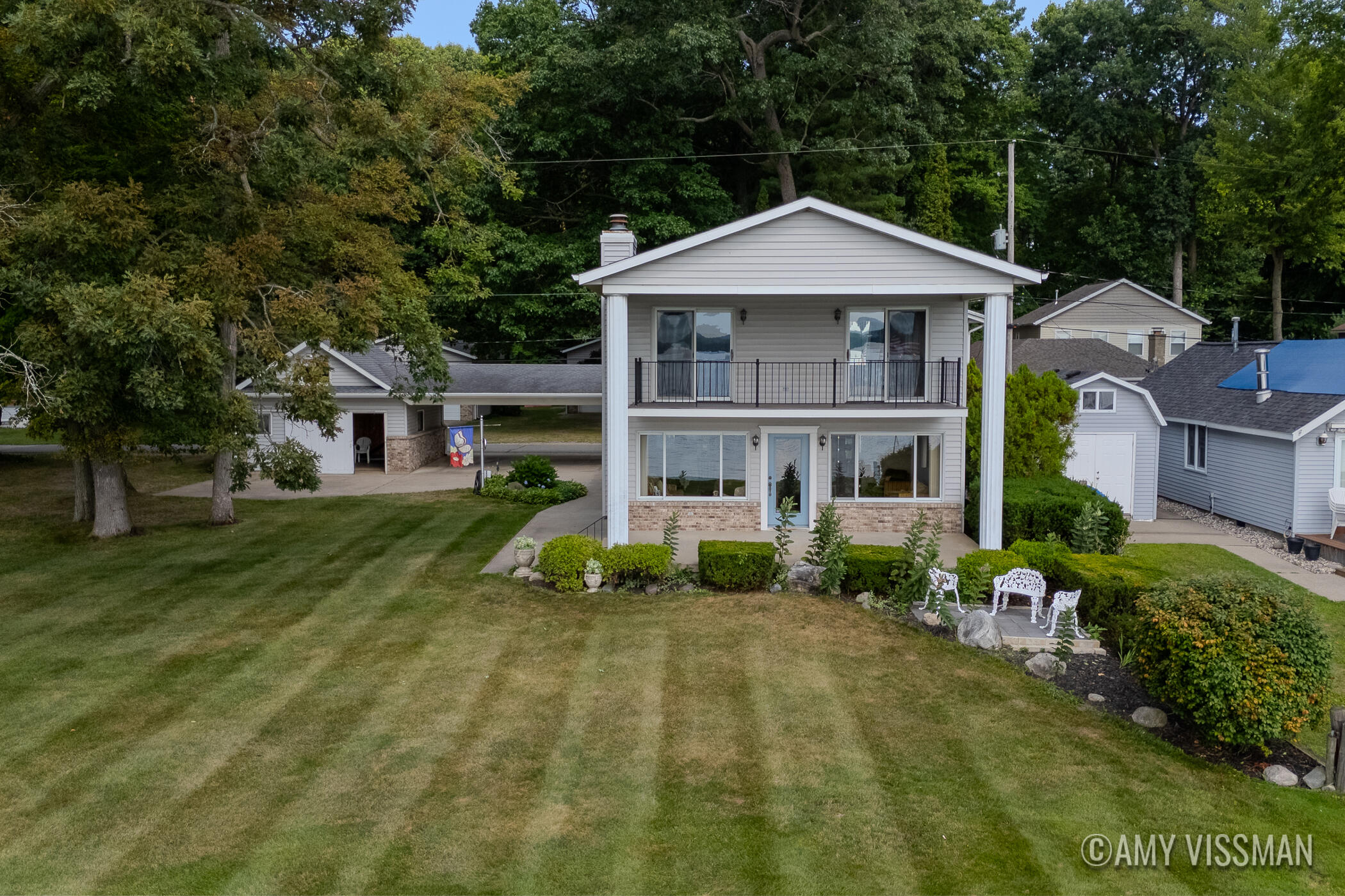 2083 Archwood Drive Property Photo 3