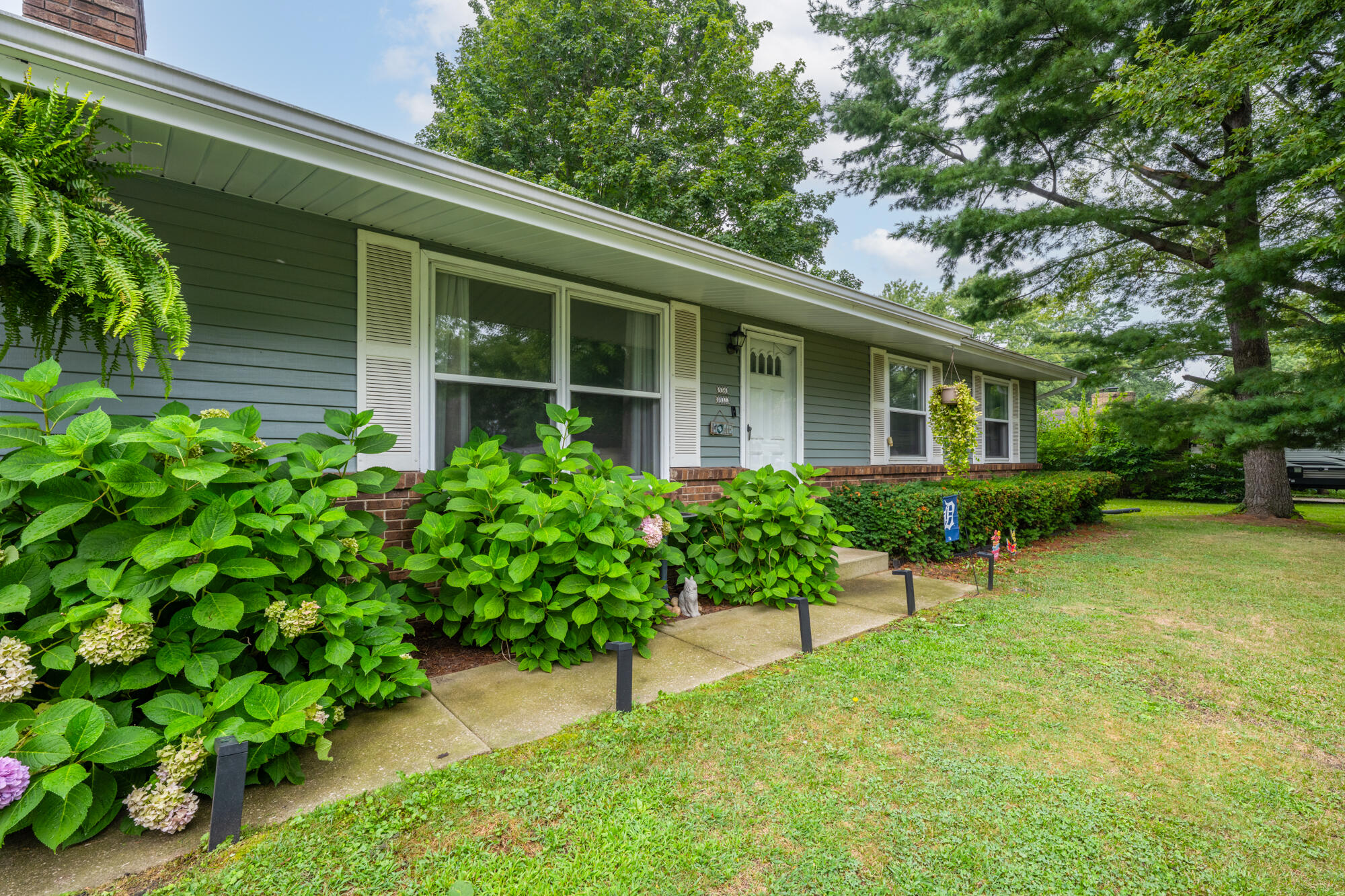 536 Dell Street Property Photo 2