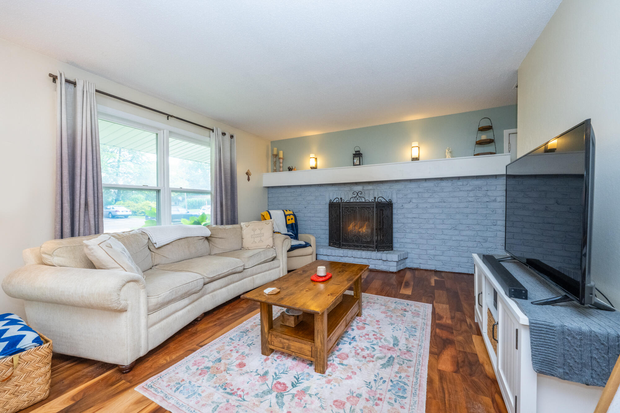 536 Dell Street Property Photo 4