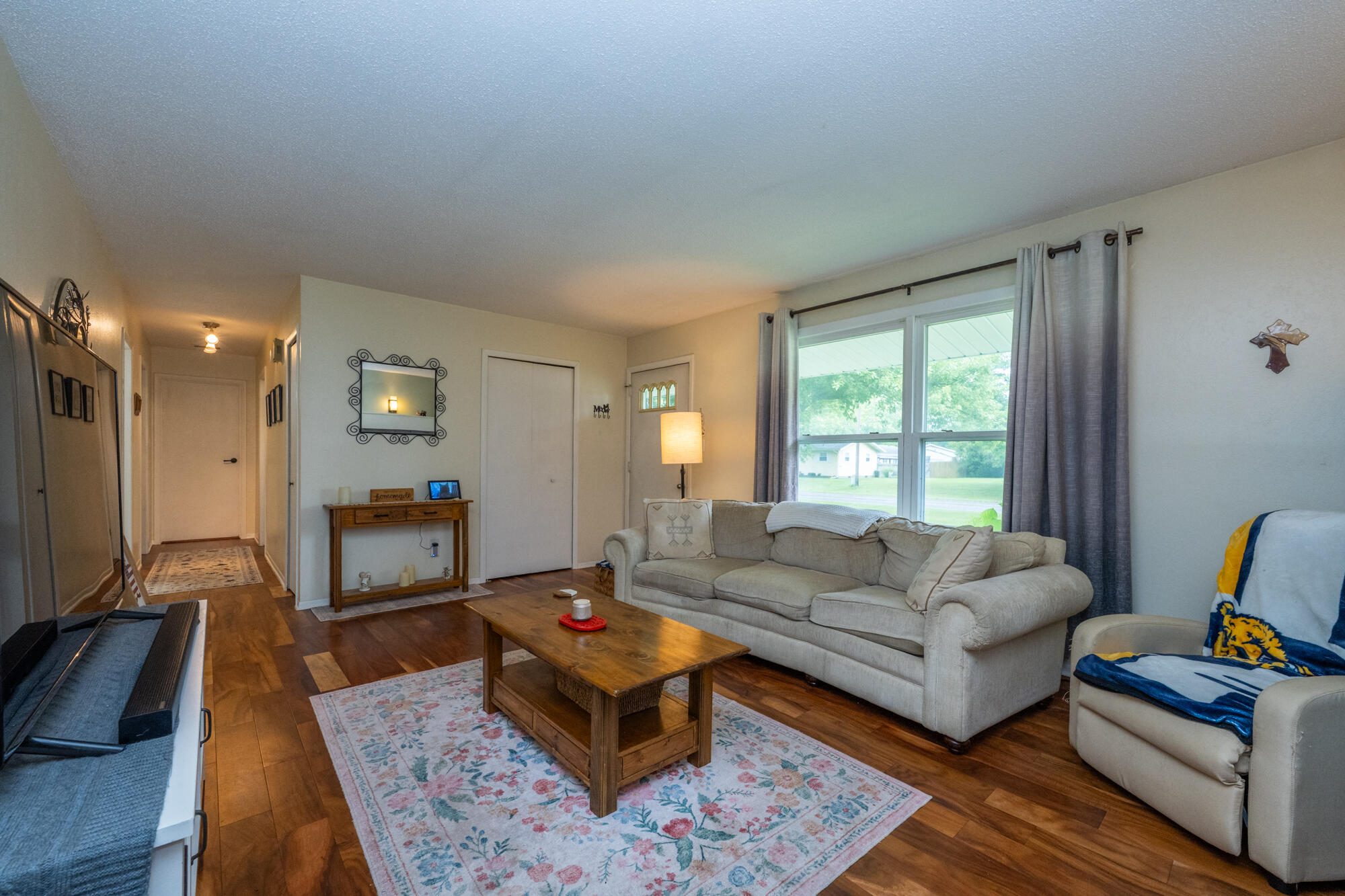 536 Dell Street Property Photo 6