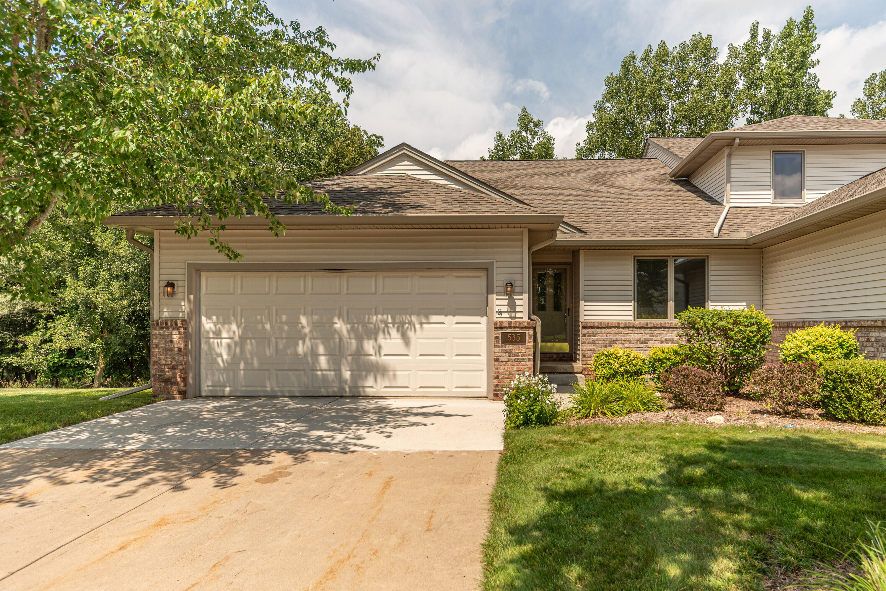 535 Sycamore Circle Property Photo 1