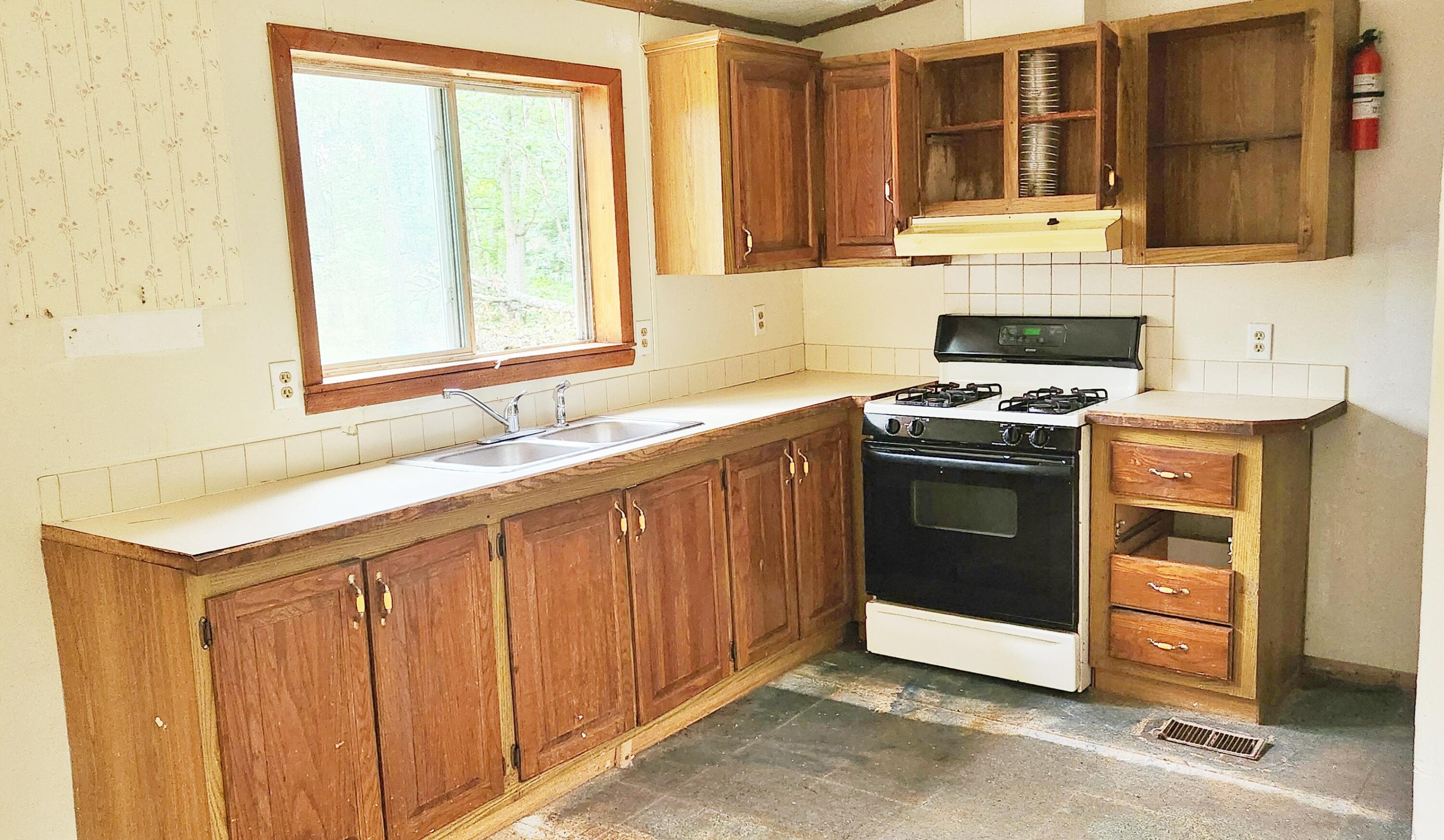 2314 W 15 Mile Road Property Photo 11