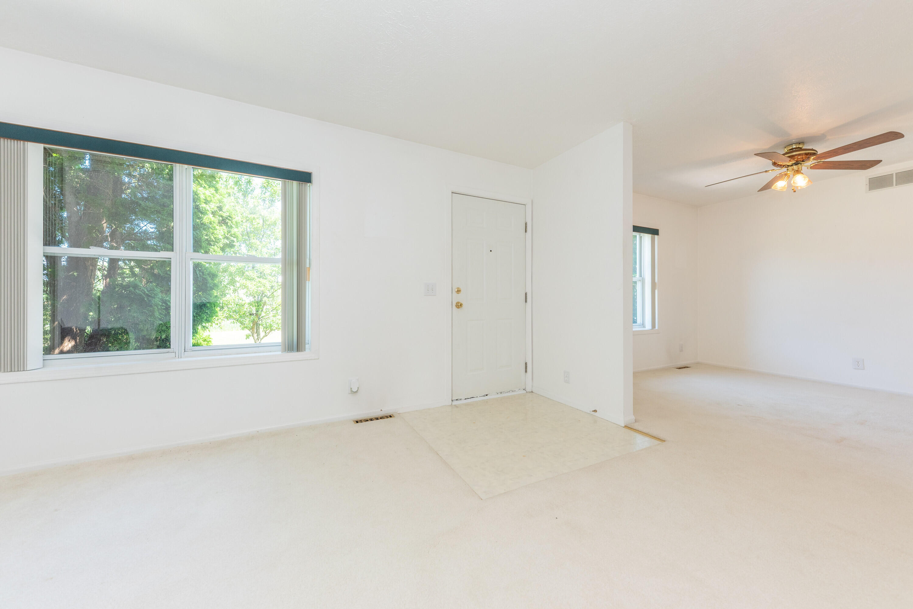 8002 Willow Road Property Photo 6