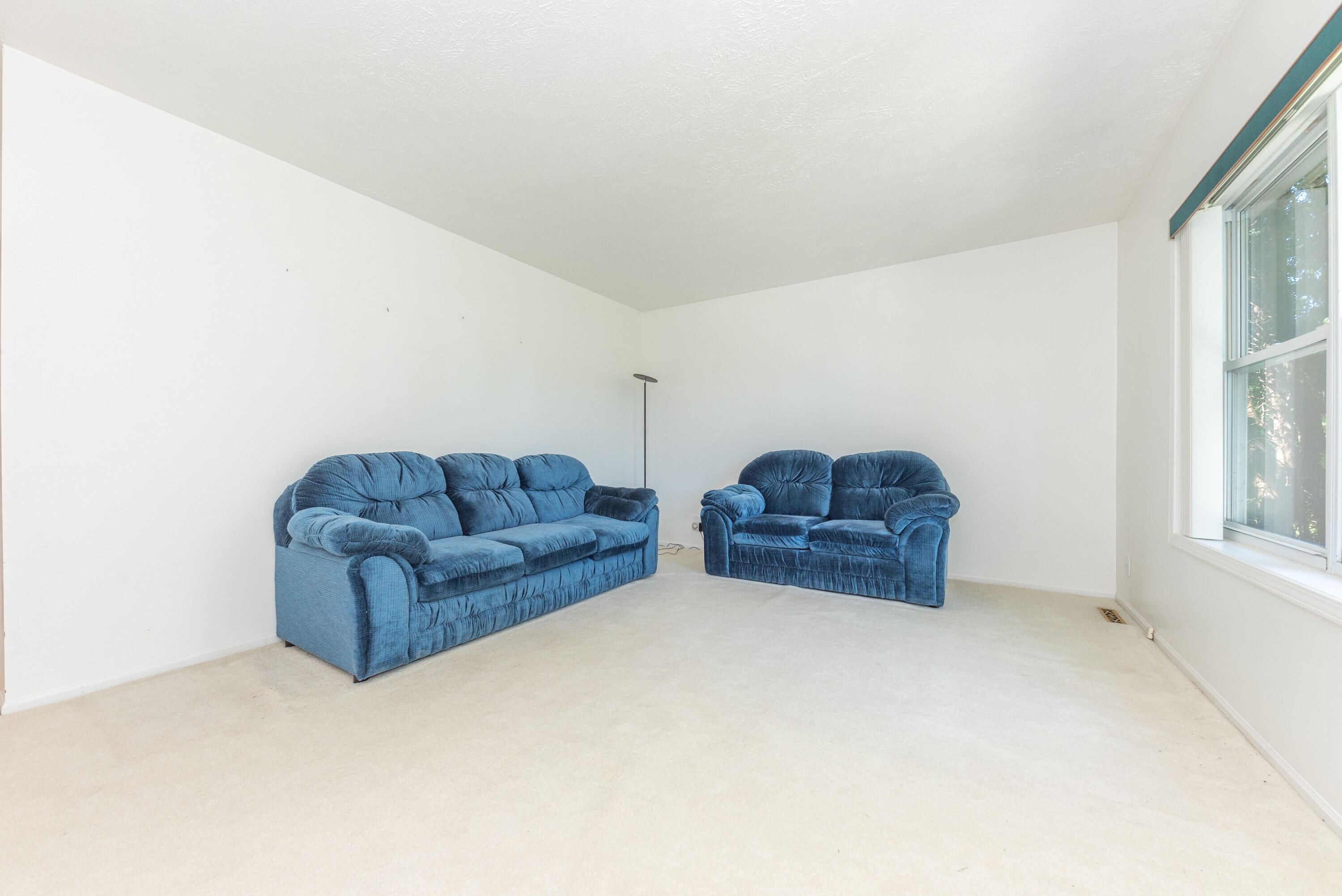 8002 Willow Road Property Photo 7