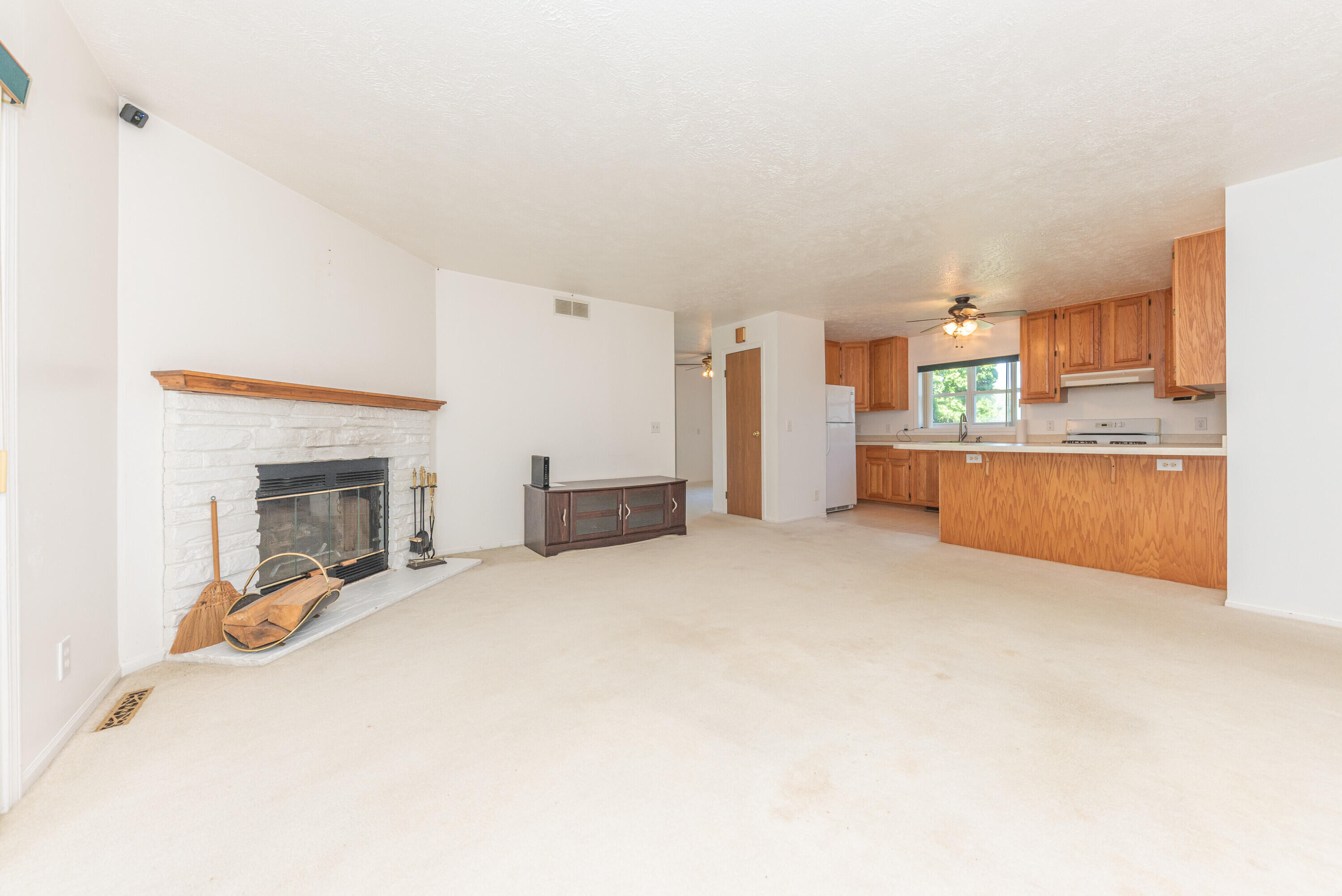 8002 Willow Road Property Photo 16