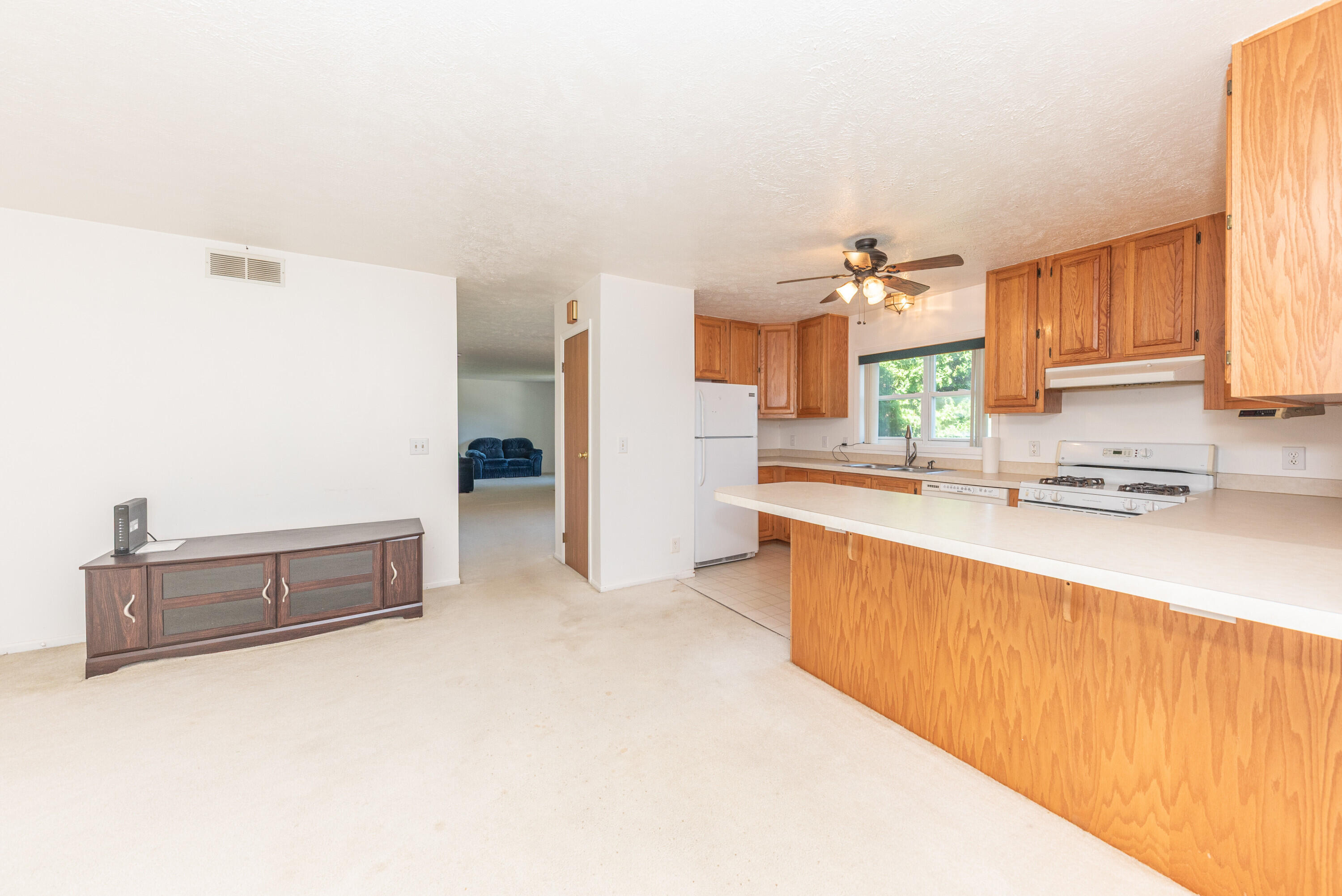8002 Willow Road Property Photo 17