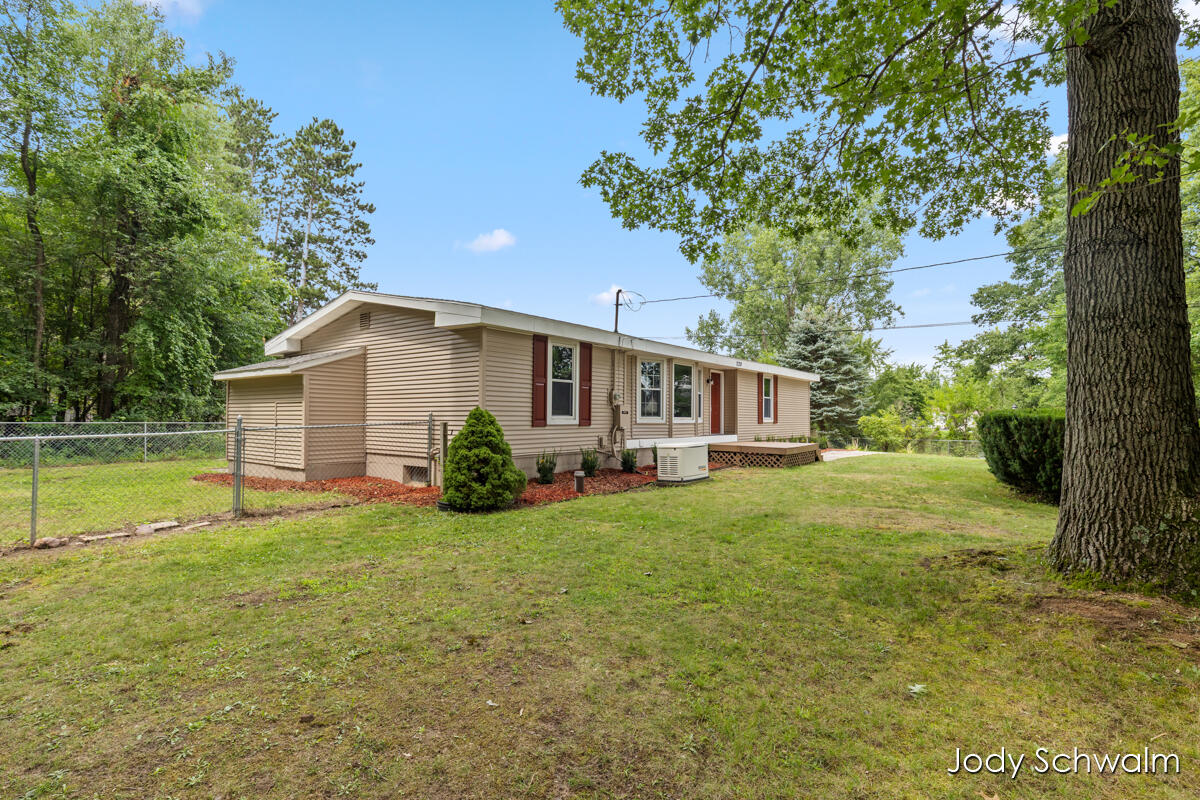 7129 Eldred Avenue Ne Property Photo 3