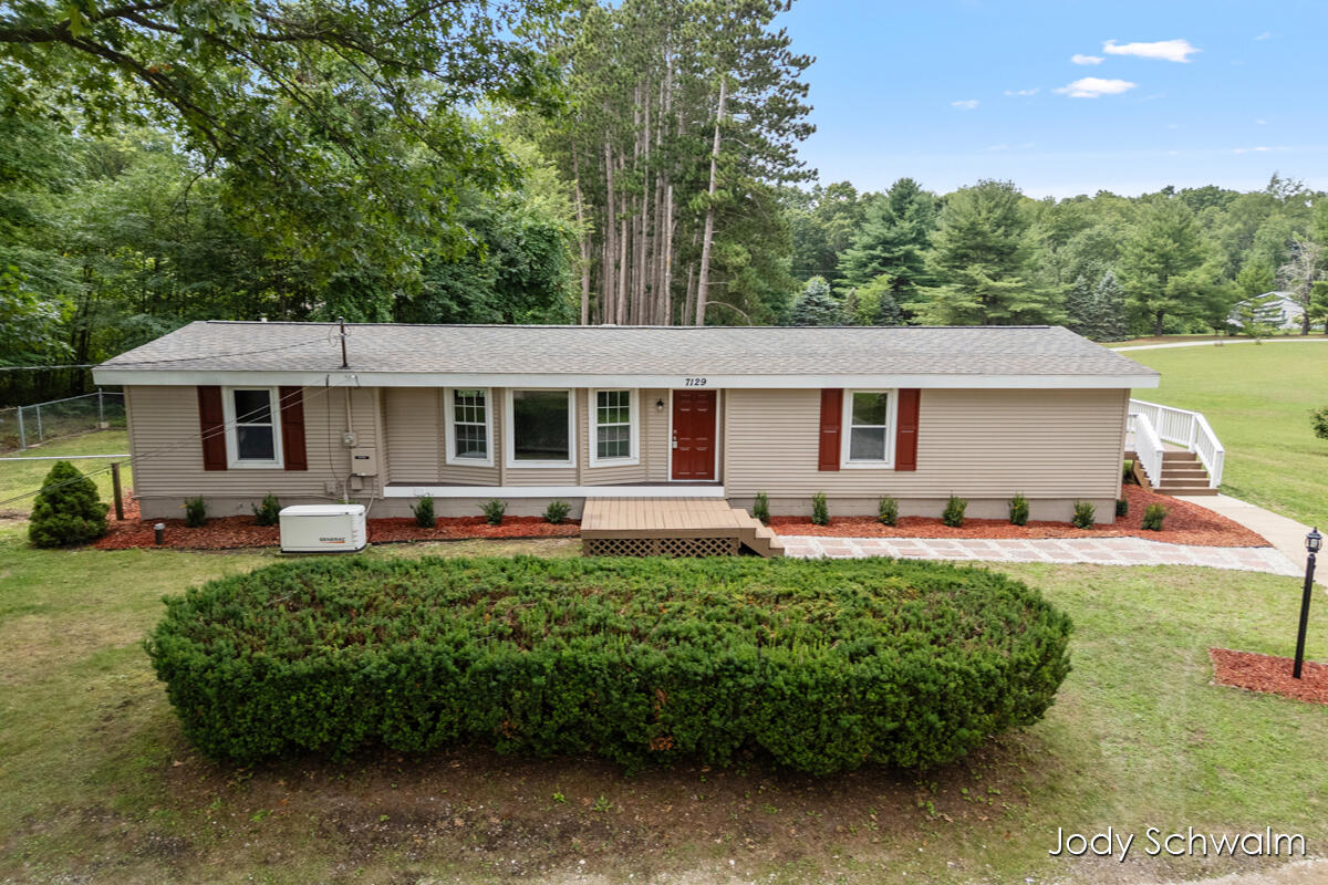 7129 Eldred Avenue Ne Property Photo 5
