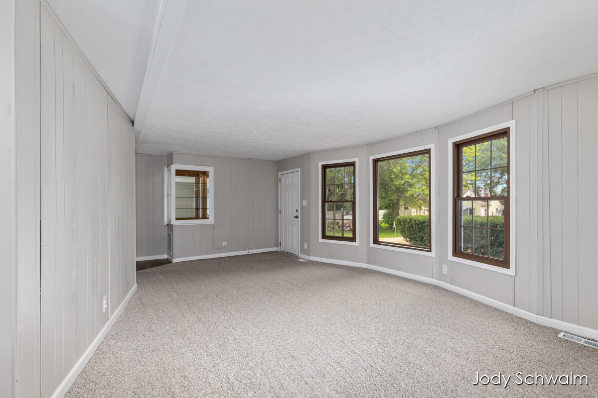 7129 Eldred Avenue Ne Property Photo 8