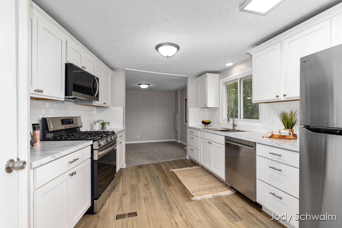 7129 Eldred Avenue Ne Property Photo 10