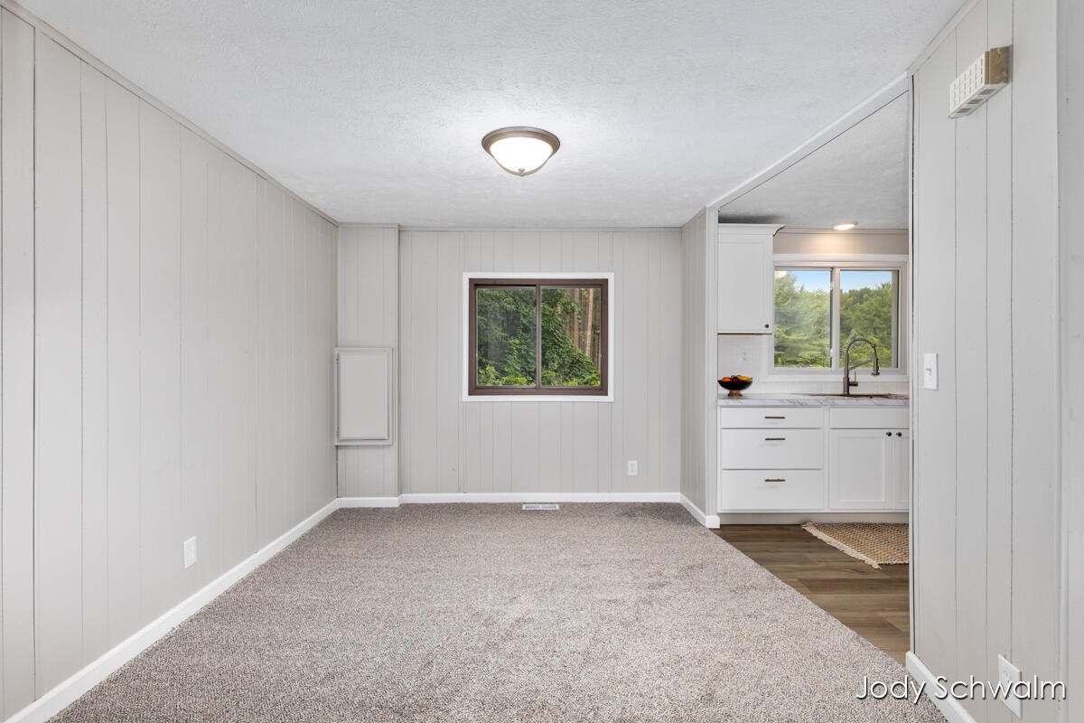 7129 Eldred Avenue Ne Property Photo 15