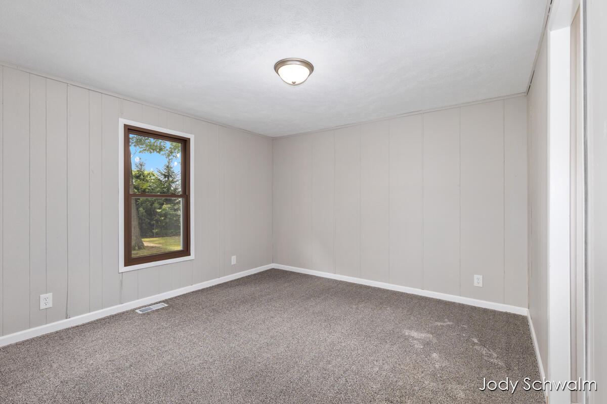 7129 Eldred Avenue Ne Property Photo 19