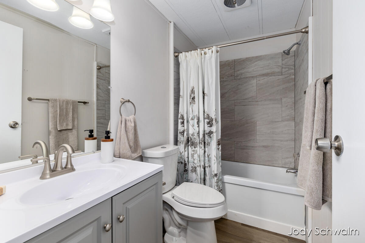 7129 Eldred Avenue Ne Property Photo 24