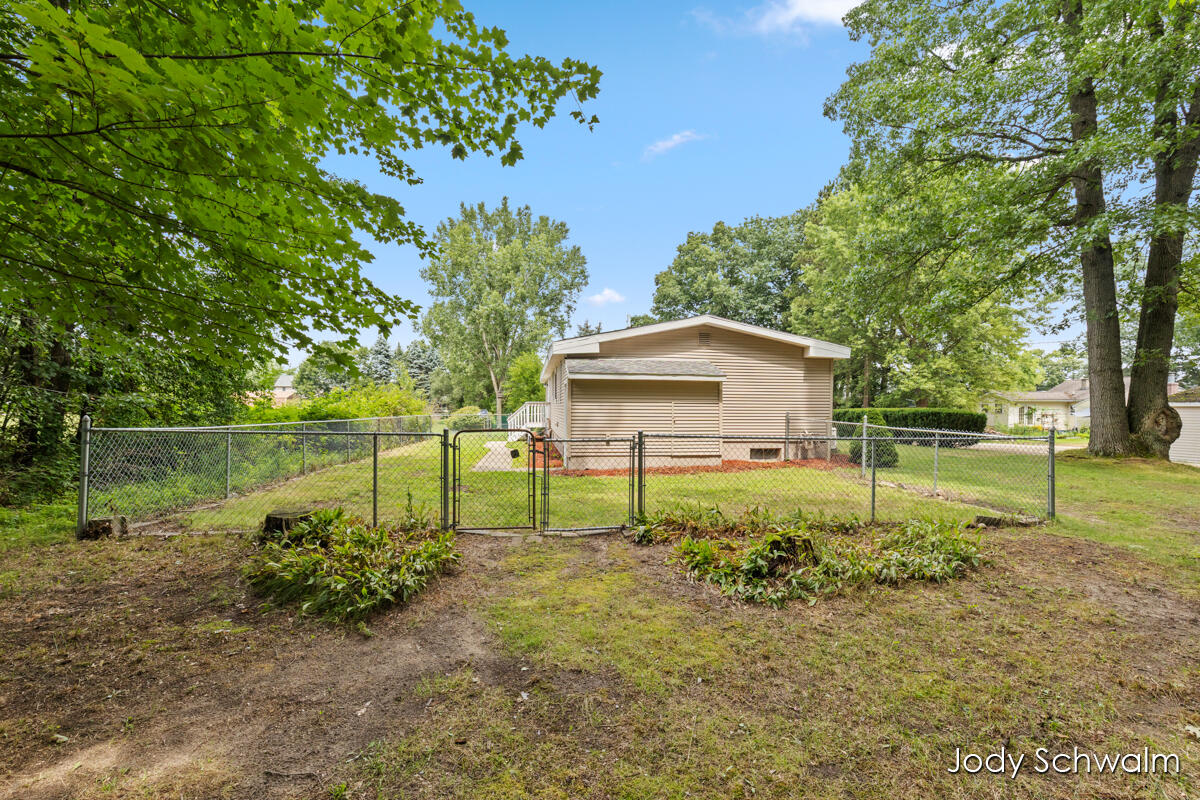 7129 Eldred Avenue Ne Property Photo 37