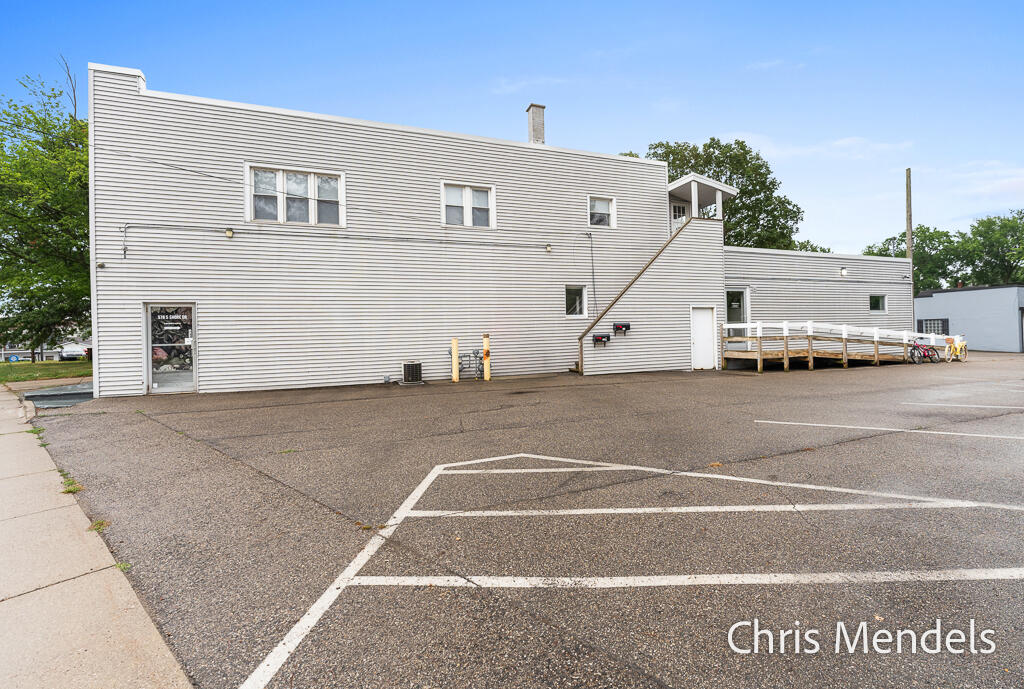 578 S Shore Drive Property Photo 3