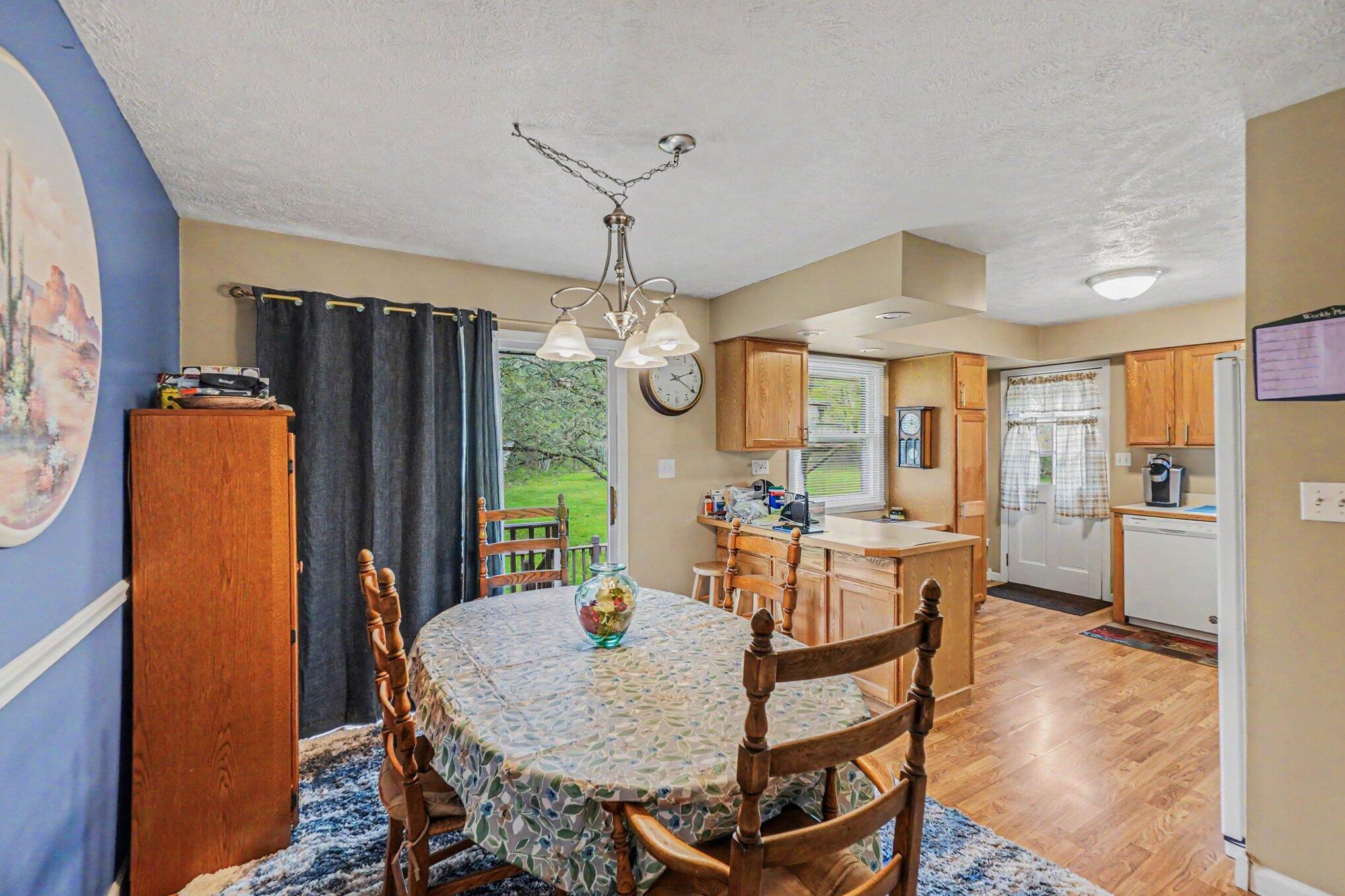 20420 Thornapple Lane Property Photo 6