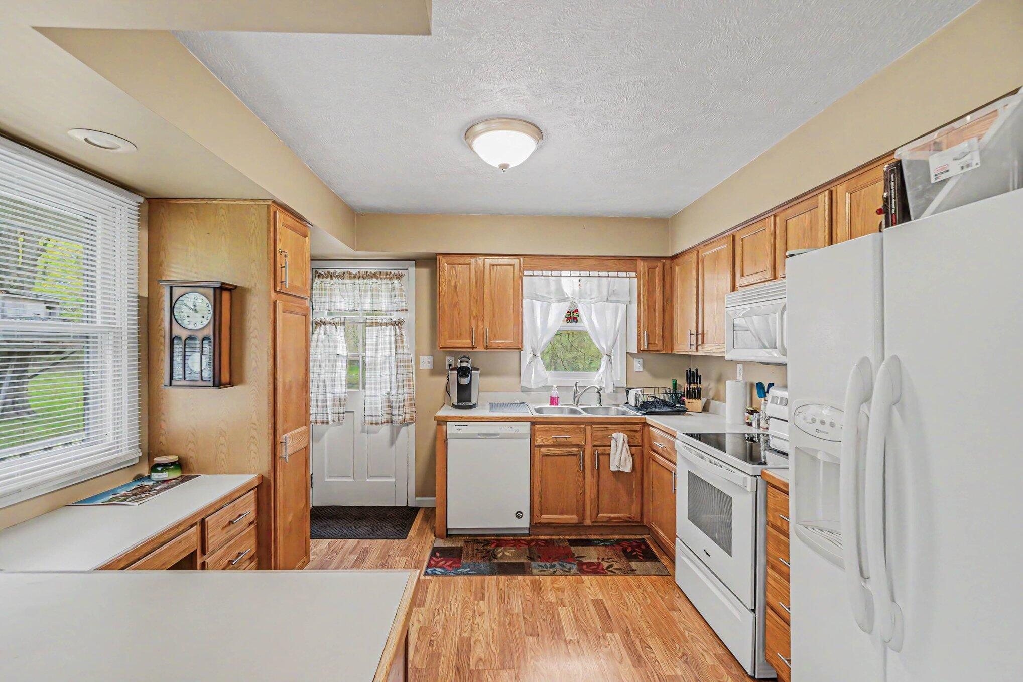20420 Thornapple Lane Property Photo 9