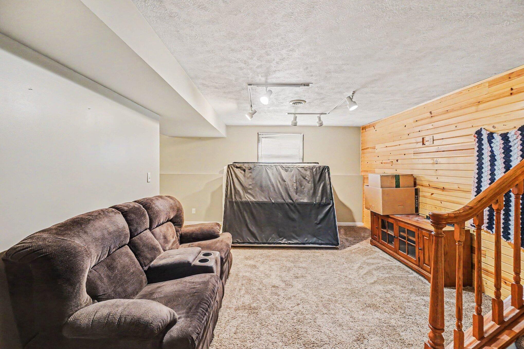 20420 Thornapple Lane Property Photo 15