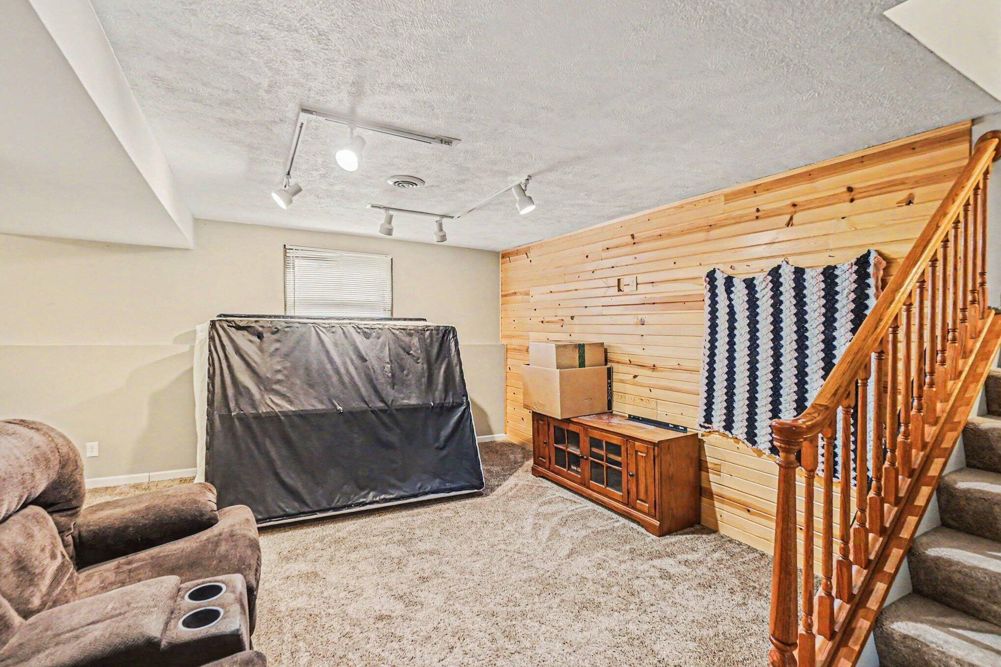 20420 Thornapple Lane Property Photo 16