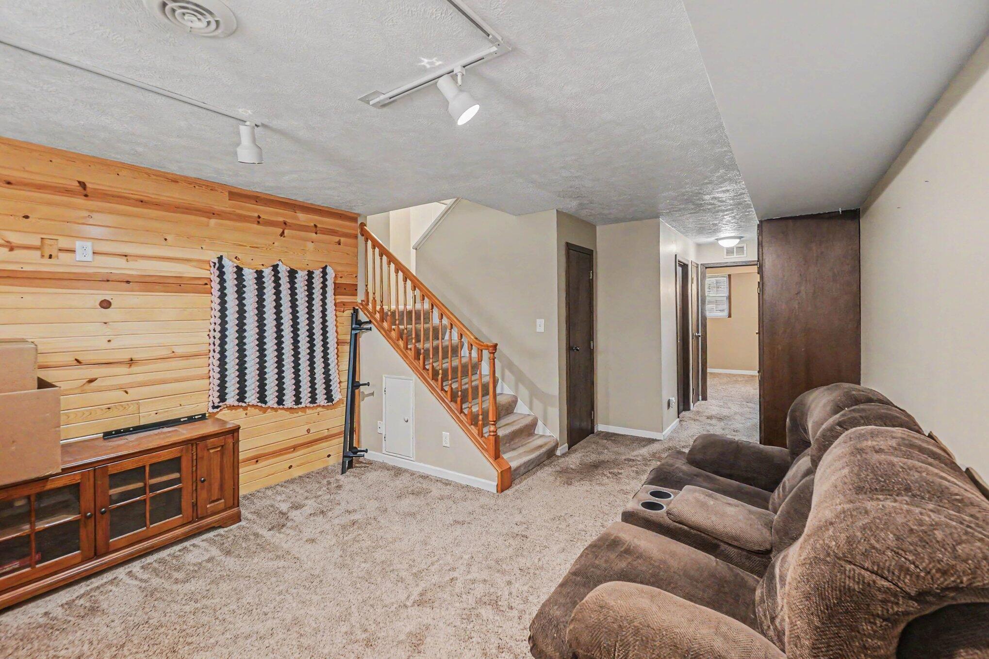20420 Thornapple Lane Property Photo 17