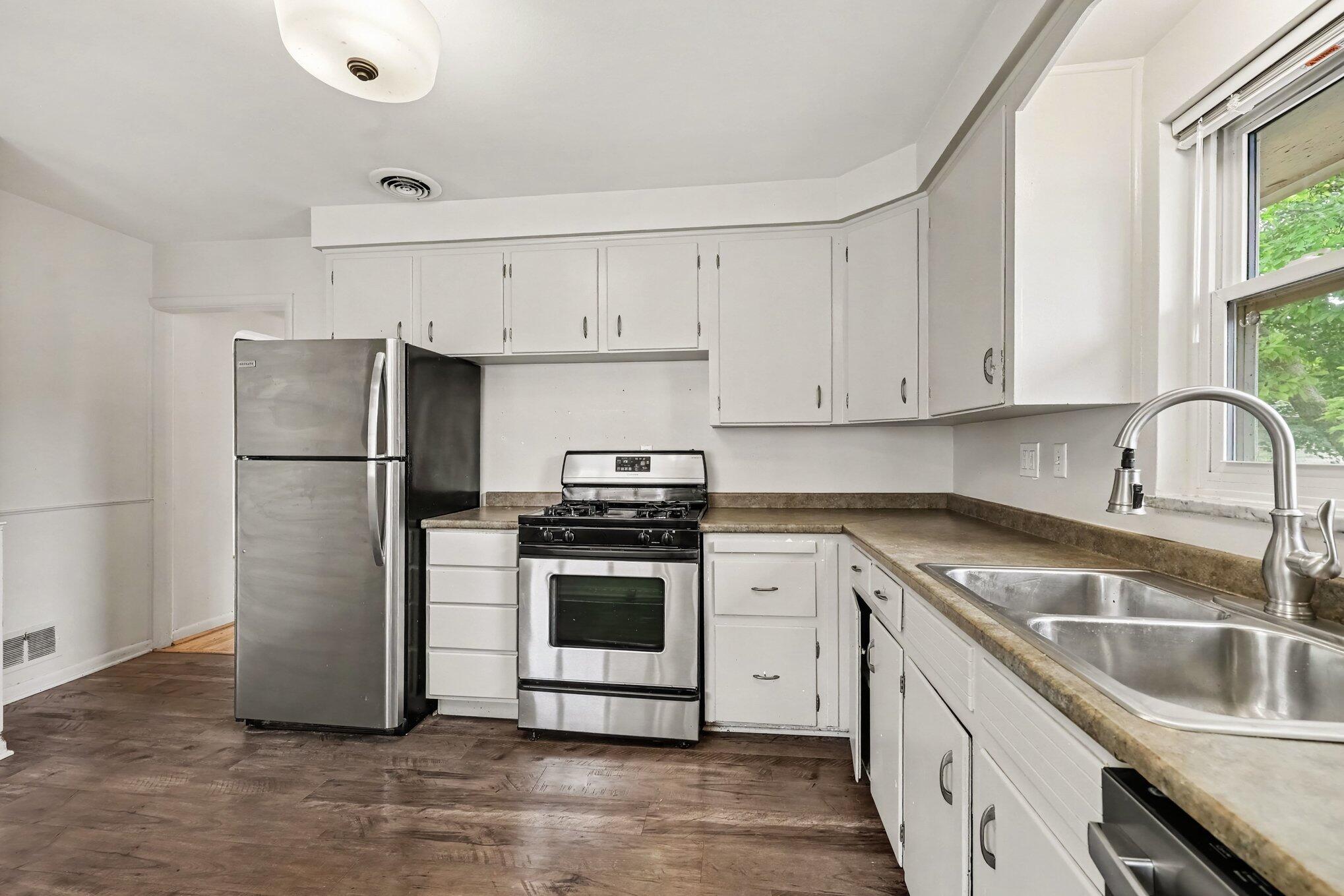 1597 Greenview Drive Property Photo 8