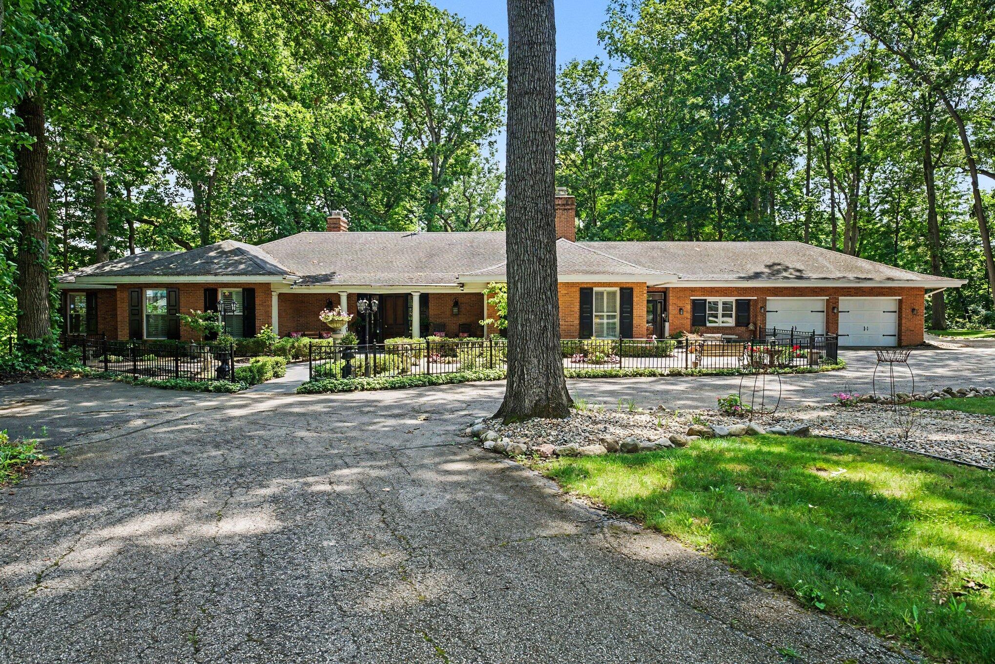 1660 Signal Point Drive Property Photo 1