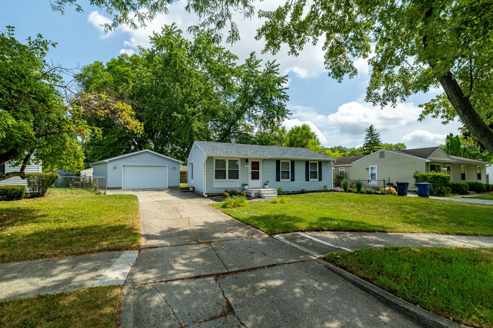 12 W Eden Court Property Photo 2