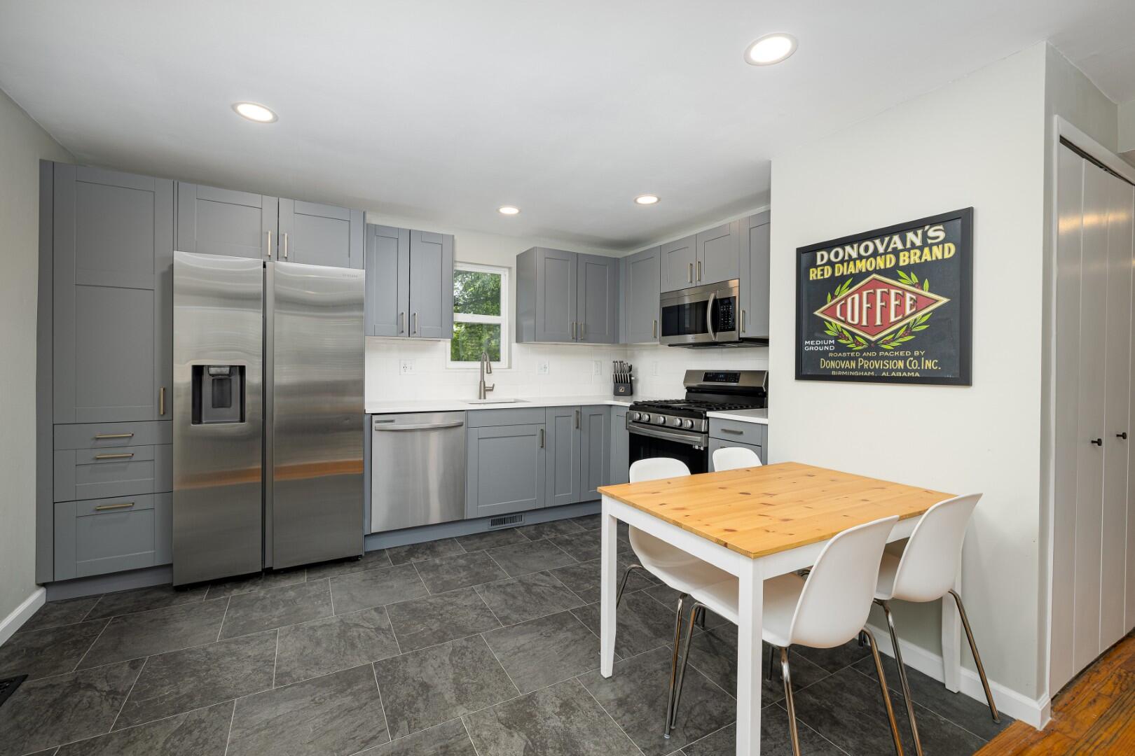 12 W Eden Court Property Photo 8